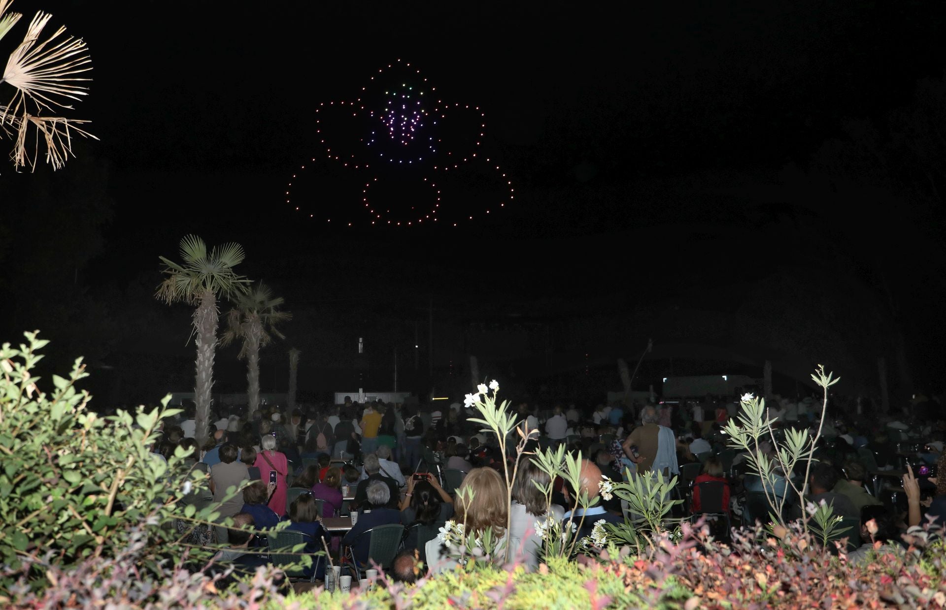 Los drones que hacen el cielo iluminado y silencioso