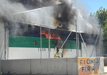 Un herido en el incendio que ha obligado a desalojar la carpa de la Casa de Andalucía