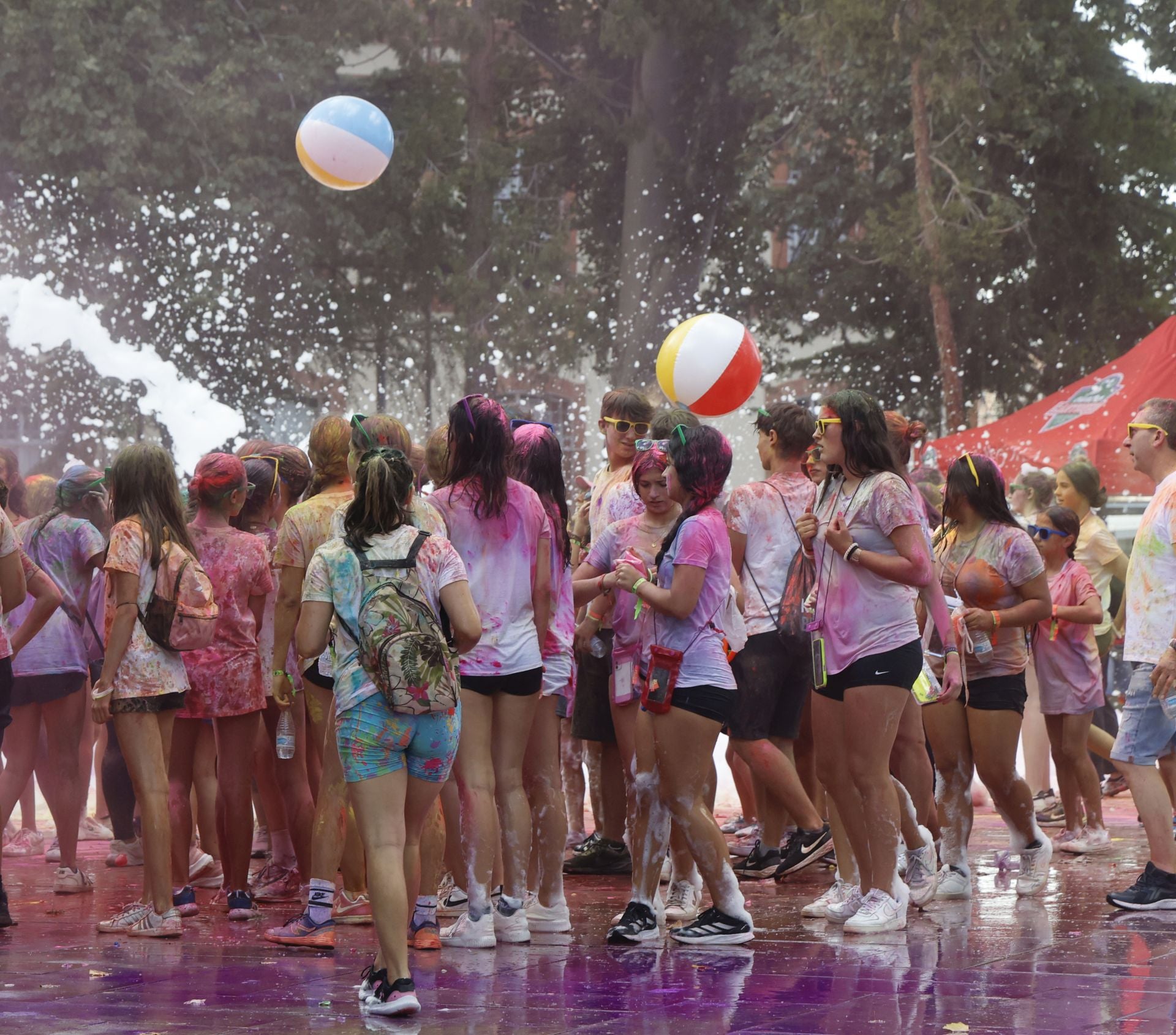 Palencia se tiñe de colores festivos