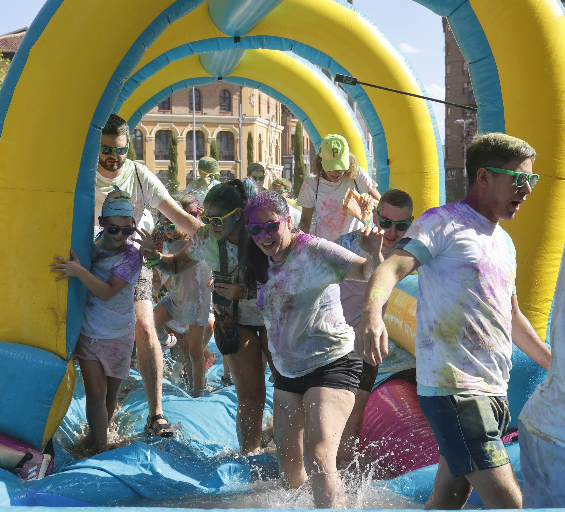Palencia se tiñe de colores festivos