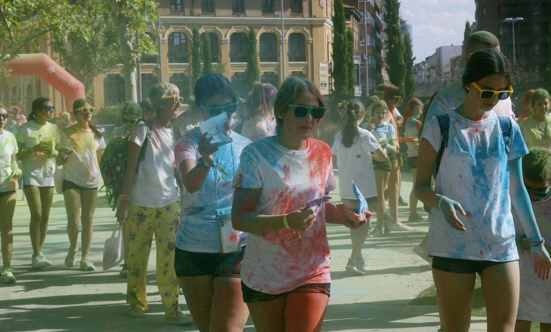 Palencia se tiñe de colores festivos