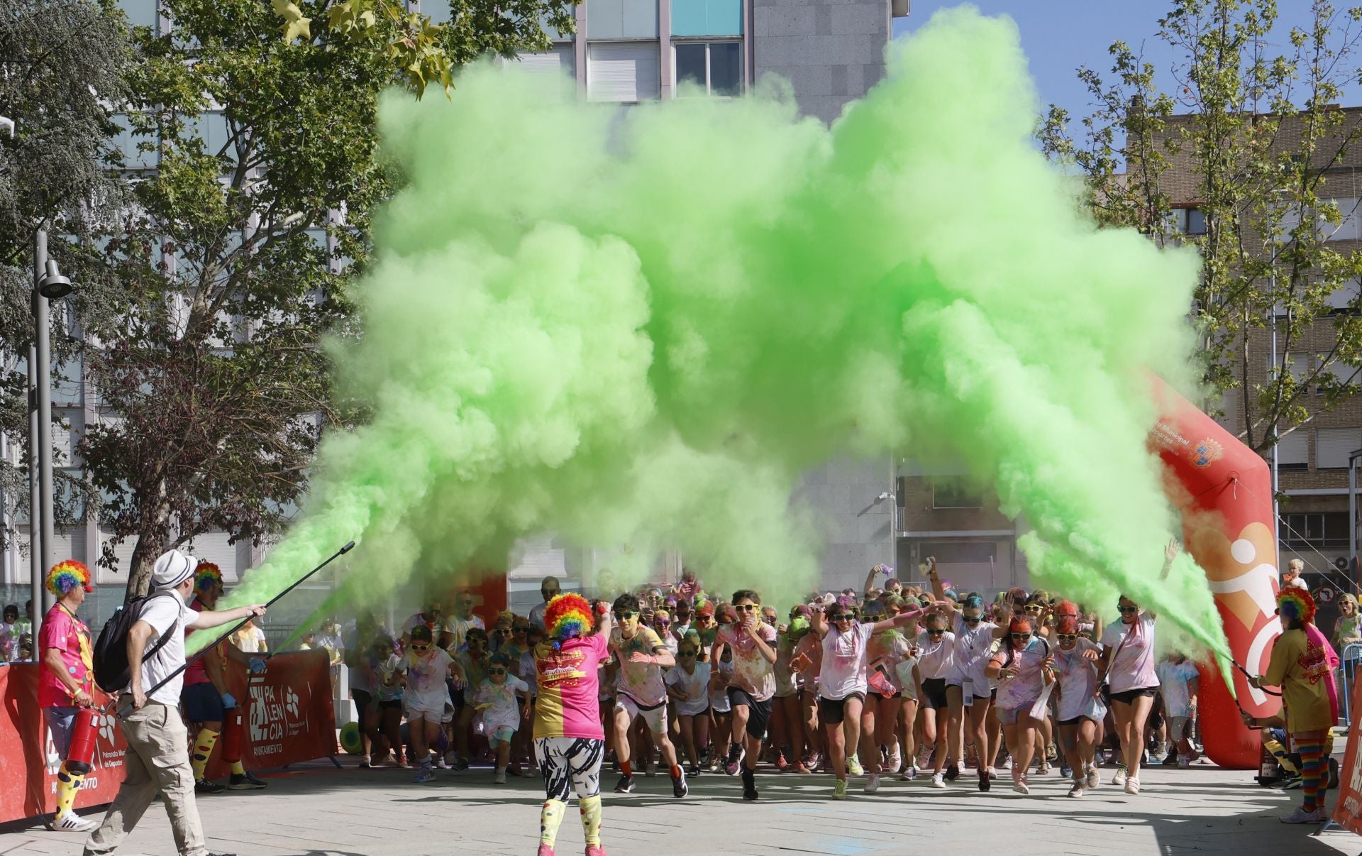 Palencia se tiñe de colores festivos