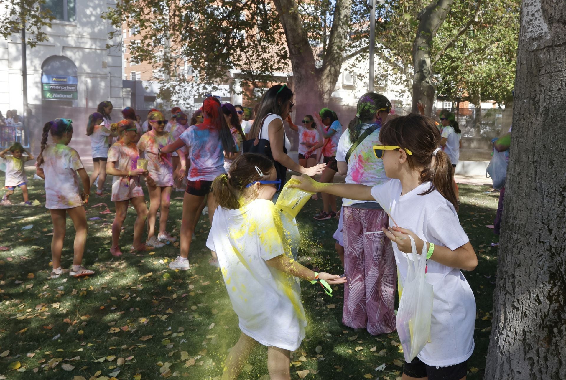 Palencia se tiñe de colores festivos