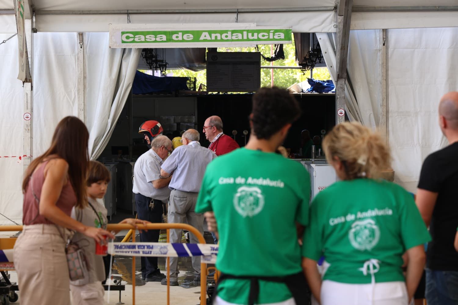 Las imágenes del incendio en la Casa de Andalucía de las Fiestas de Valladolid