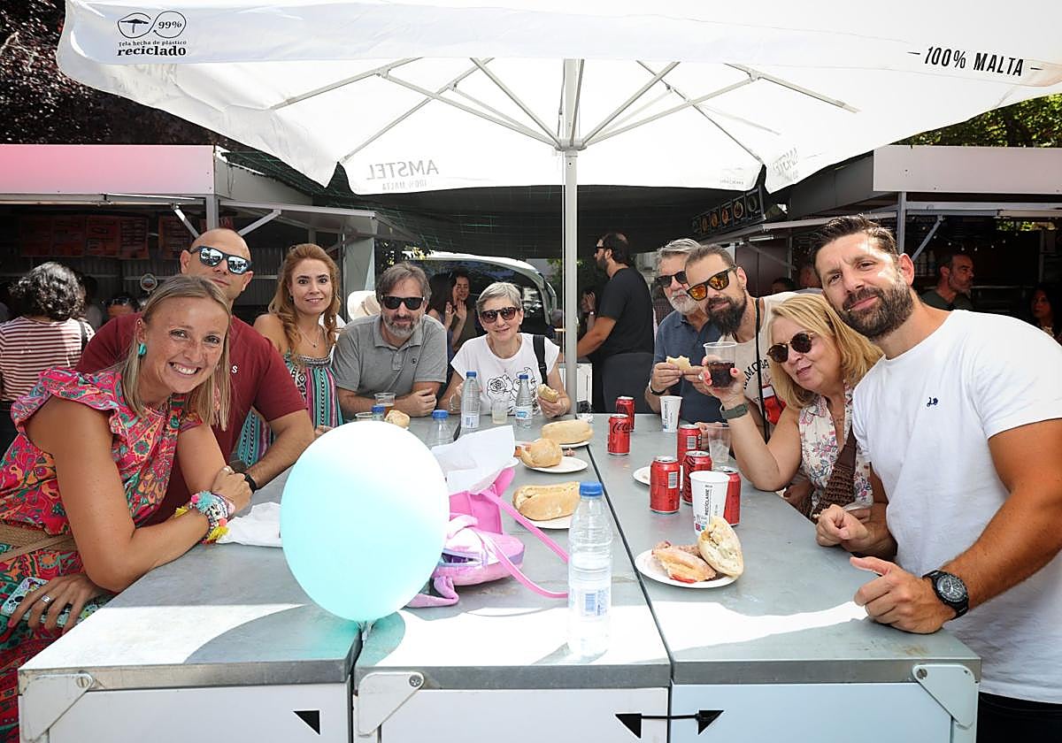 Las imágenes del ambientazo de la primera jornada oficial de las casetas de la Feria de Día