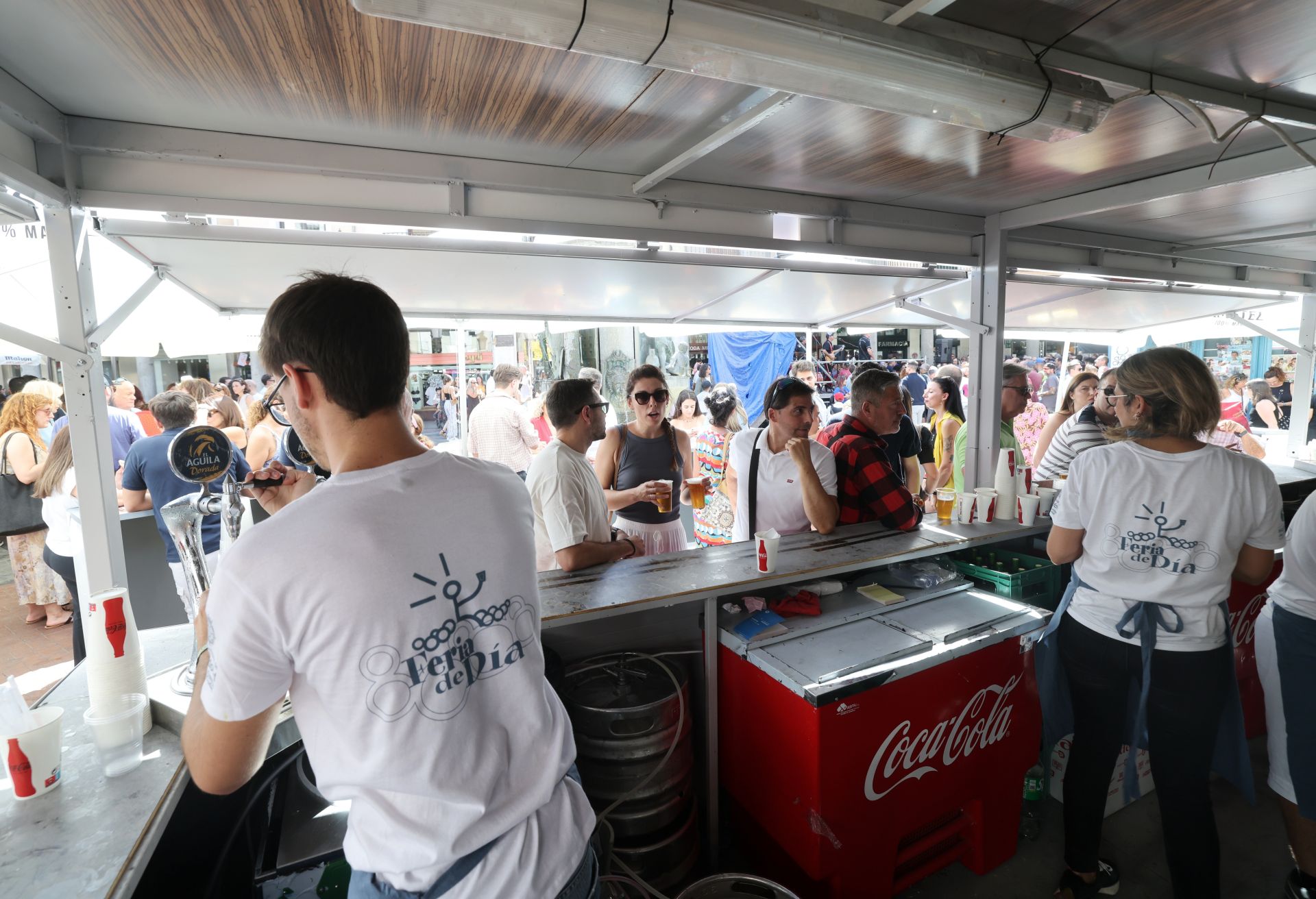 Las imágenes del ambientazo de la primera jornada oficial de las casetas de la Feria de Día