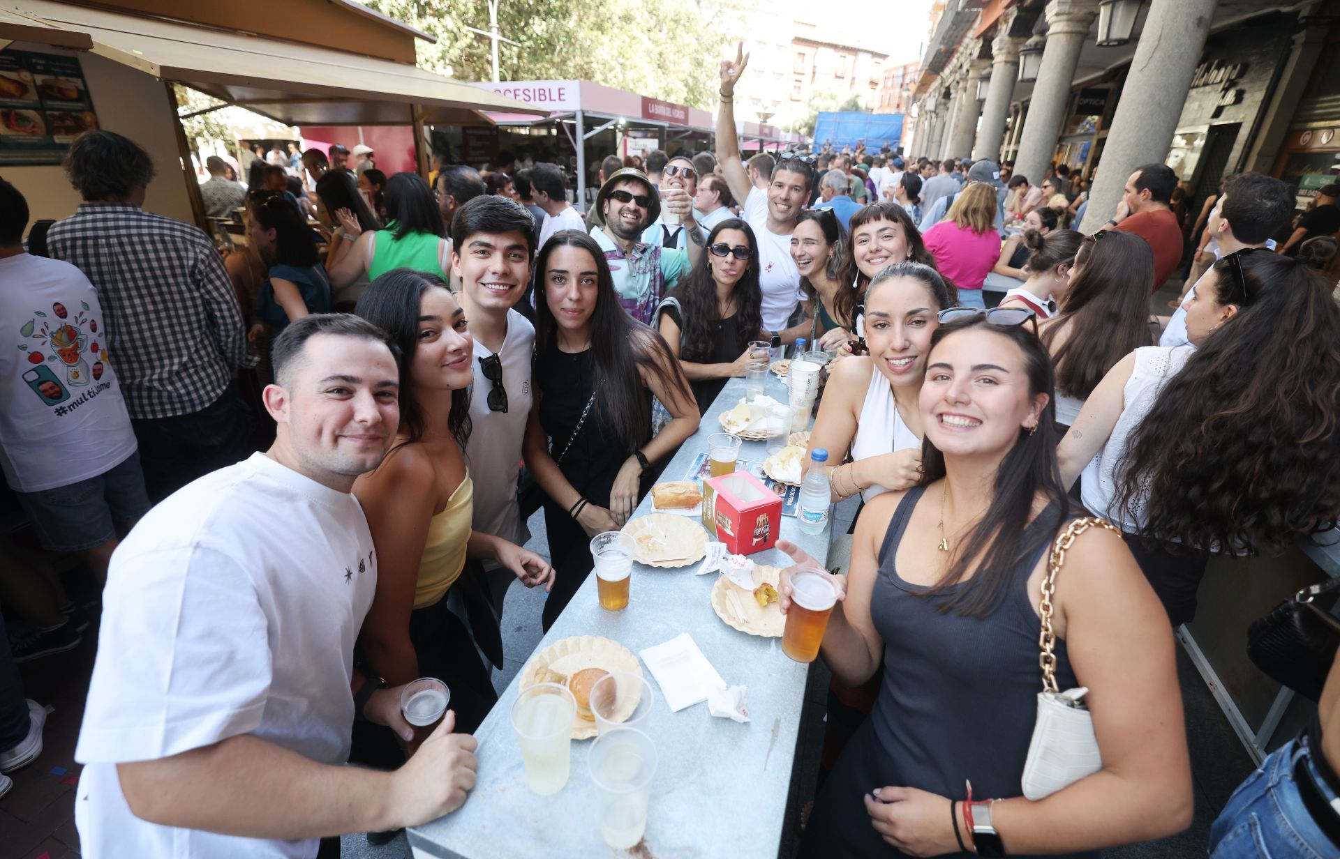 Las imágenes del ambientazo de la primera jornada oficial de las casetas de la Feria de Día