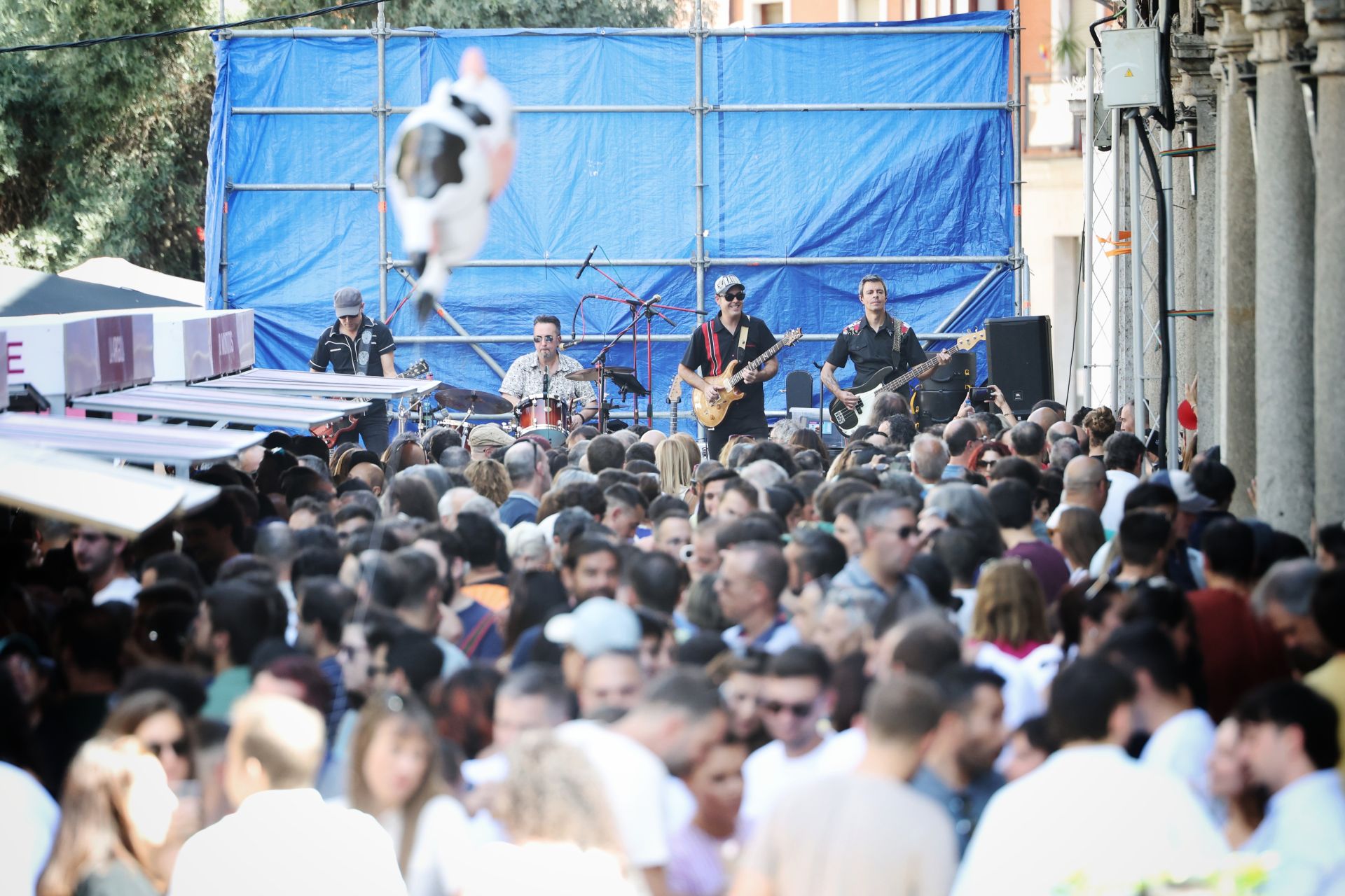Las imágenes del ambientazo de la primera jornada oficial de las casetas de la Feria de Día