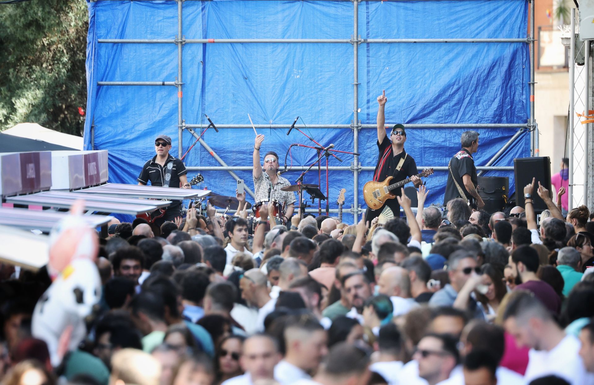 Las imágenes del ambientazo de la primera jornada oficial de las casetas de la Feria de Día