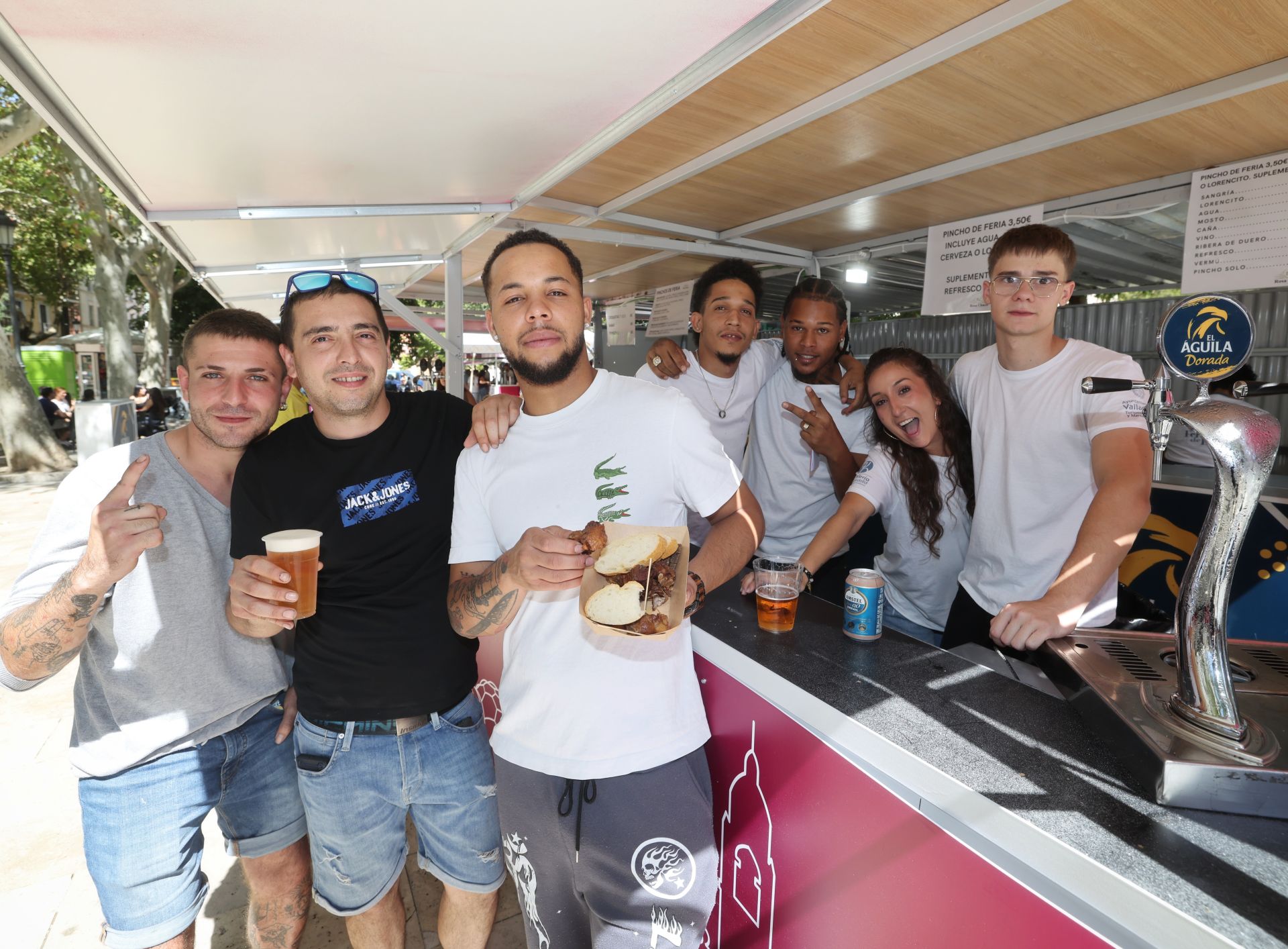 Las imágenes del ambientazo de la primera jornada oficial de las casetas de la Feria de Día