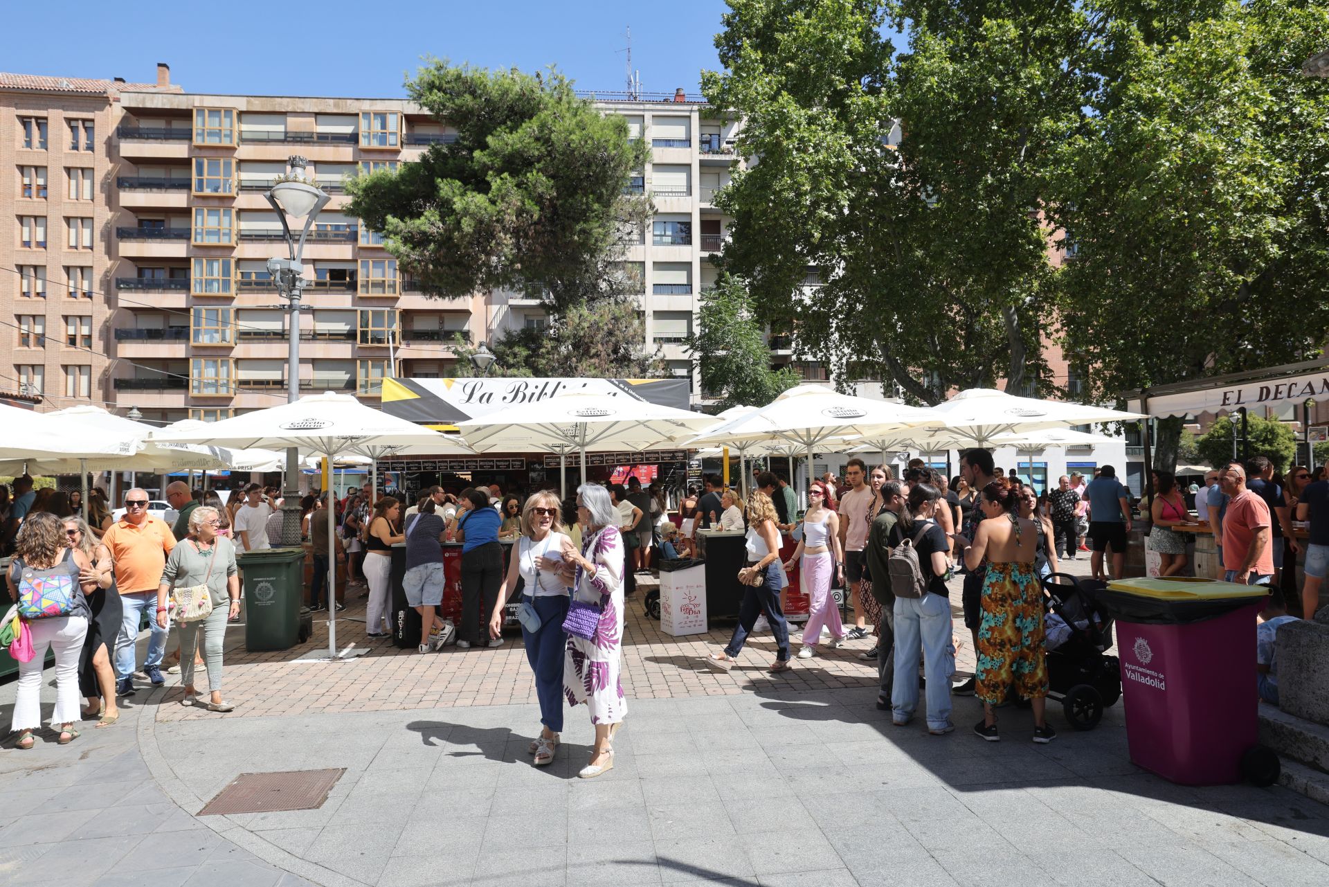 Las imágenes del ambientazo de la primera jornada oficial de las casetas de la Feria de Día