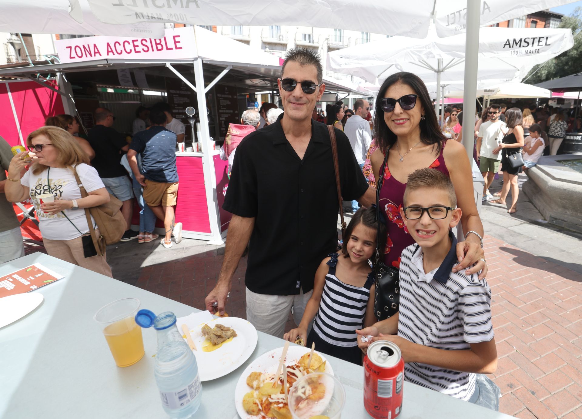 Las imágenes del ambientazo de la primera jornada oficial de las casetas de la Feria de Día