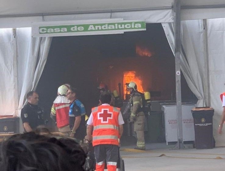 Las imágenes del incendio en la Casa de Andalucía de las Fiestas de Valladolid