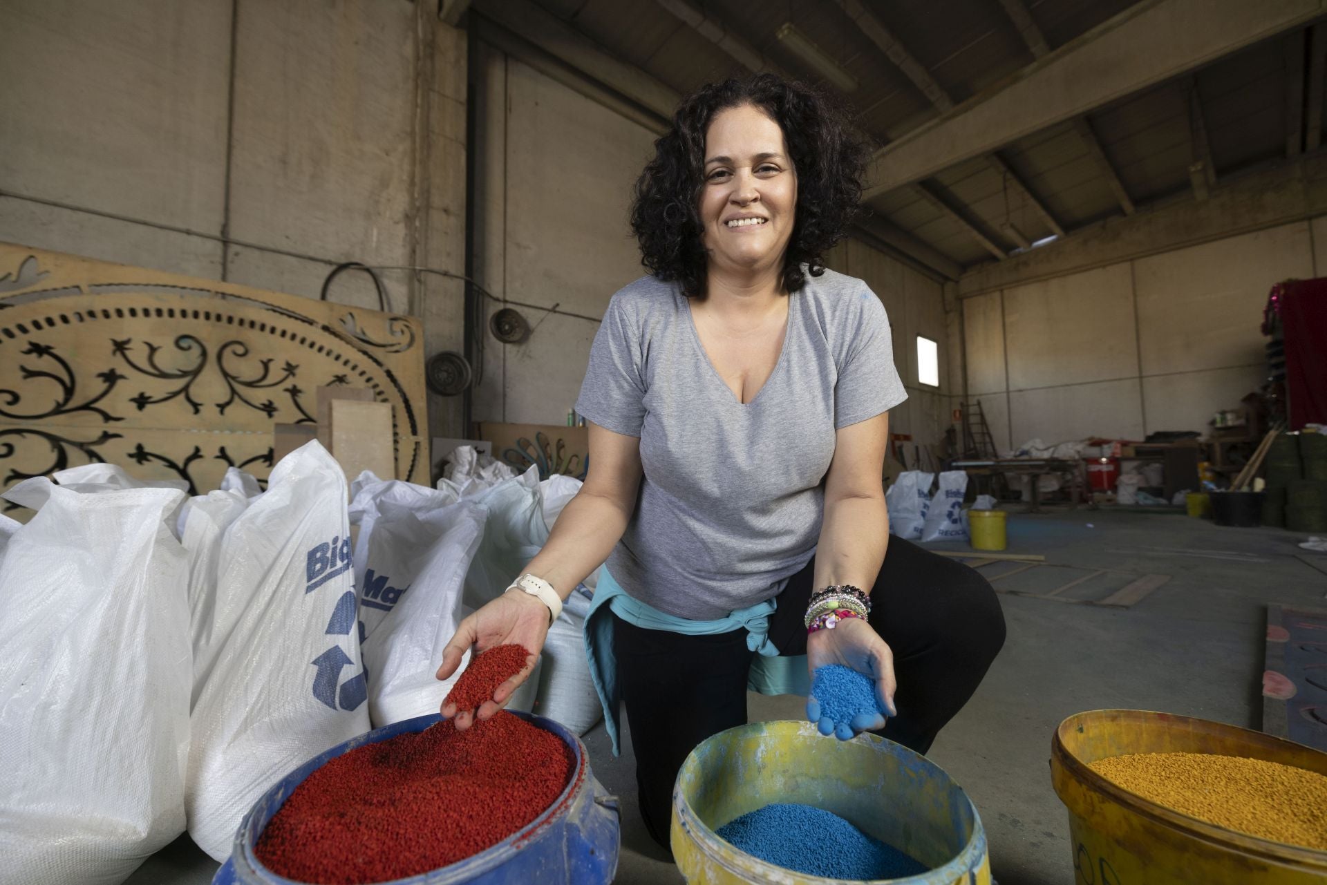 La tradición de la ofrenda floral pasa de tío a sobrina después de 22 años