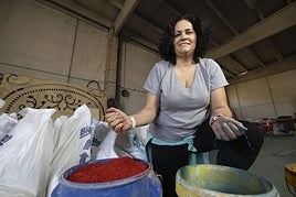 La tradición de la ofrenda floral pasa de tío a sobrina después de 22 años