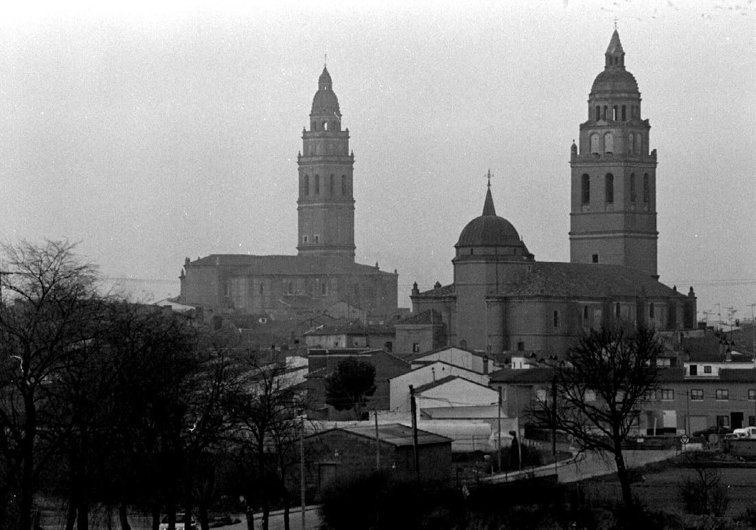 Bella vista de Alaejos, que cuenta actualmente con 1.407 habitantes. 24 de enero de 1998.