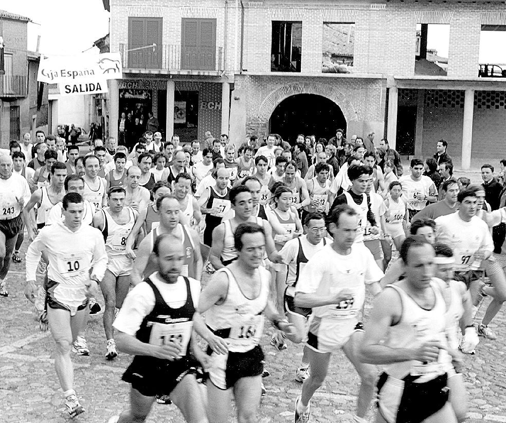 Participantes en la primera de las Pruebas del Circuito de las Cinco Leguas en Alaejos. 4 de abril de 2000.