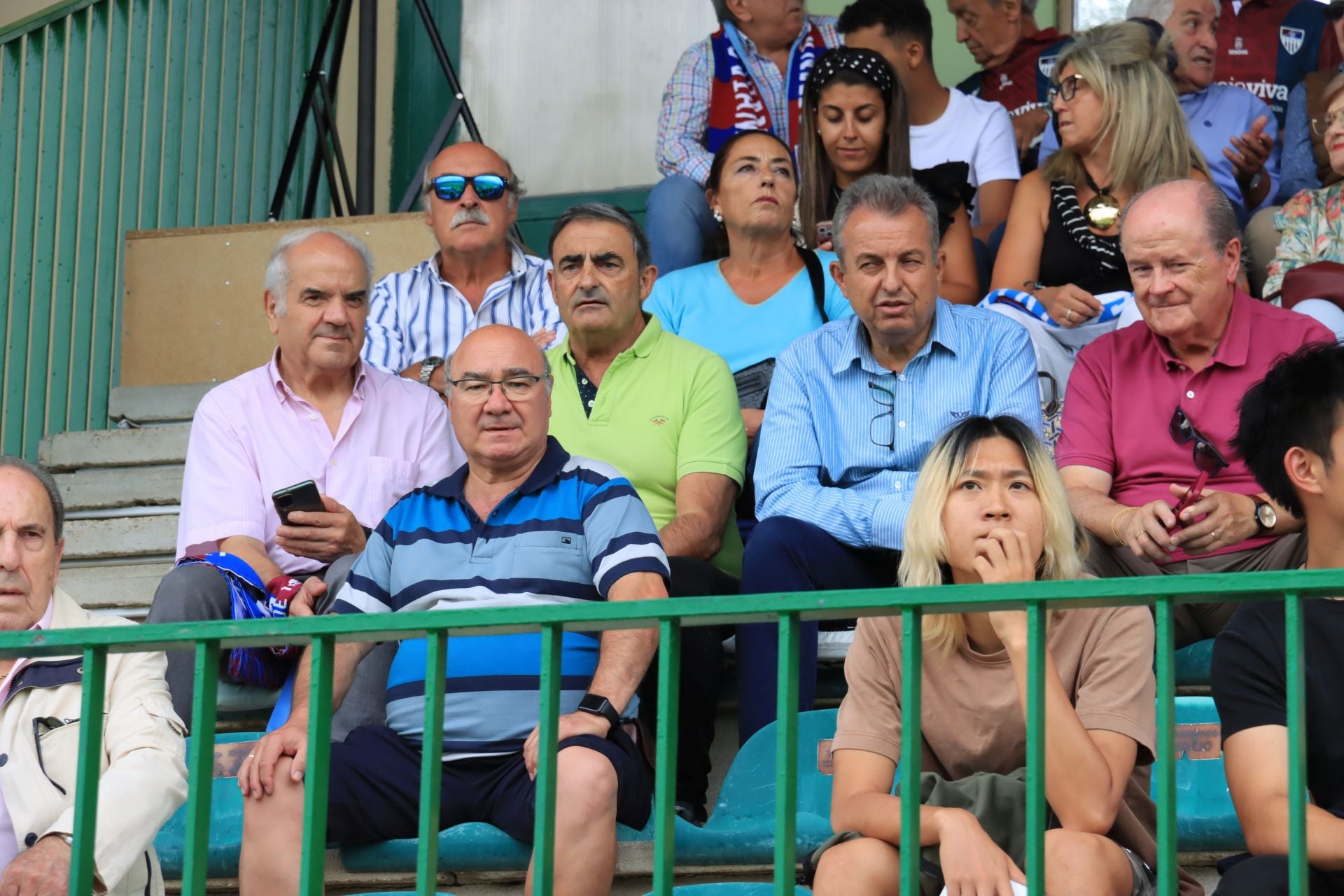 Búscate en las gradas de La Albuera durante el primer partido de la Sego