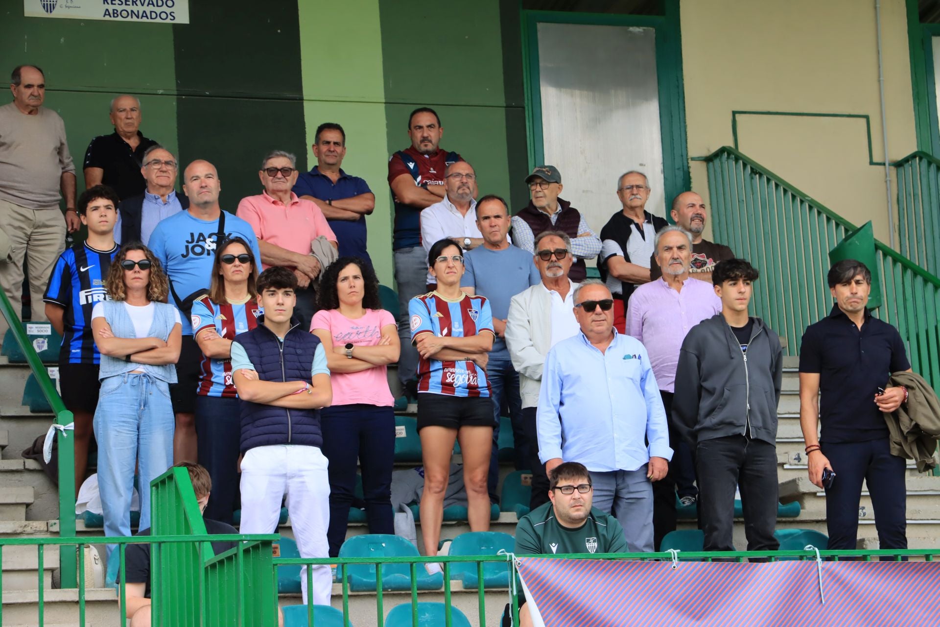 Búscate en las gradas de La Albuera durante el primer partido de la Sego