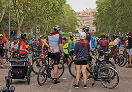 Salida de la marcha cicloturista en Recoletos.