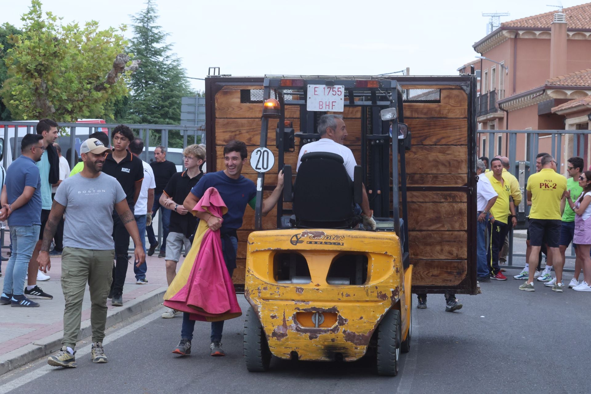Encierro urbano, vaca del cajón y capea de Nava del Rey