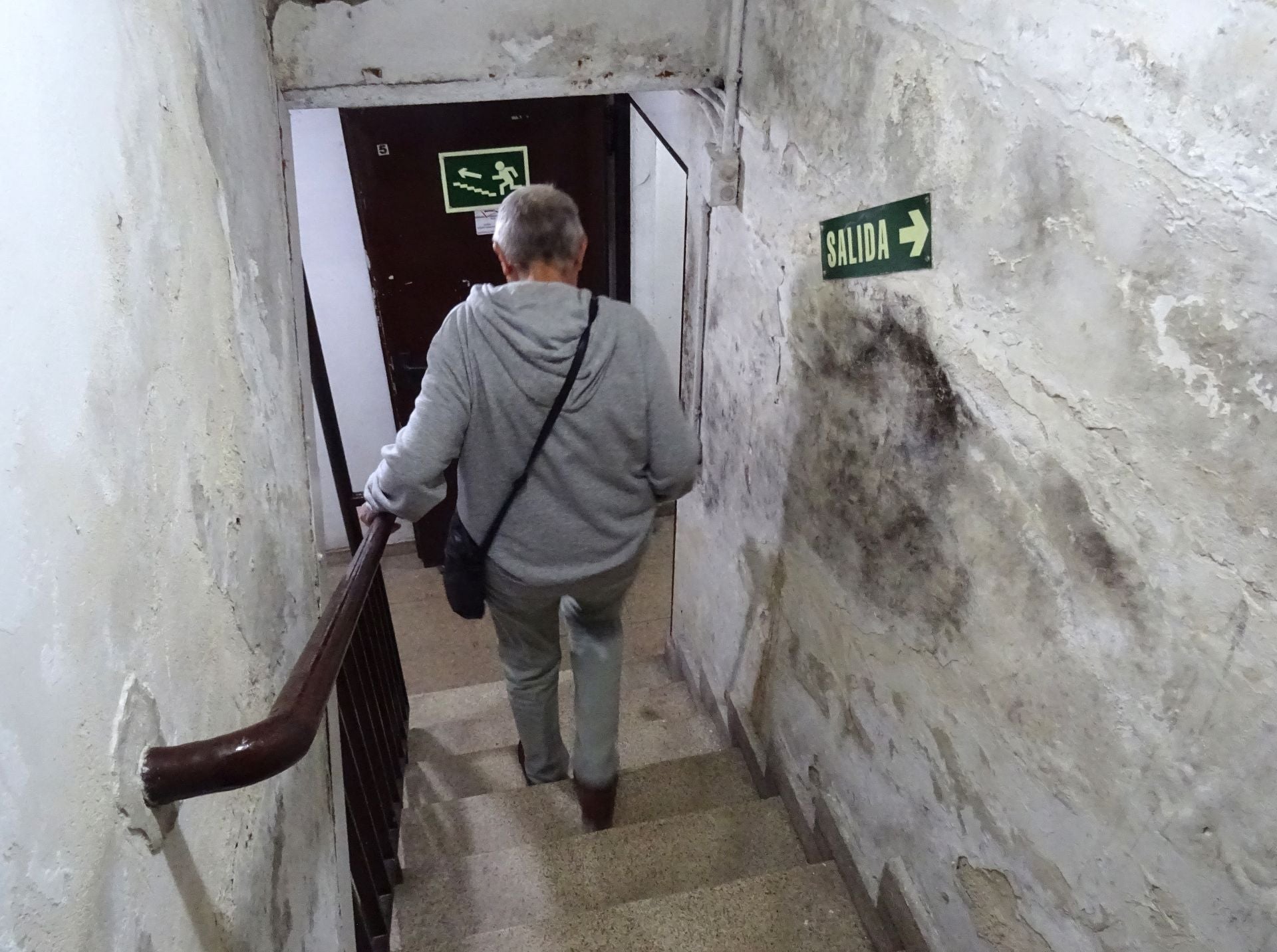 Plaza reformada en la calle del Amor de Dios