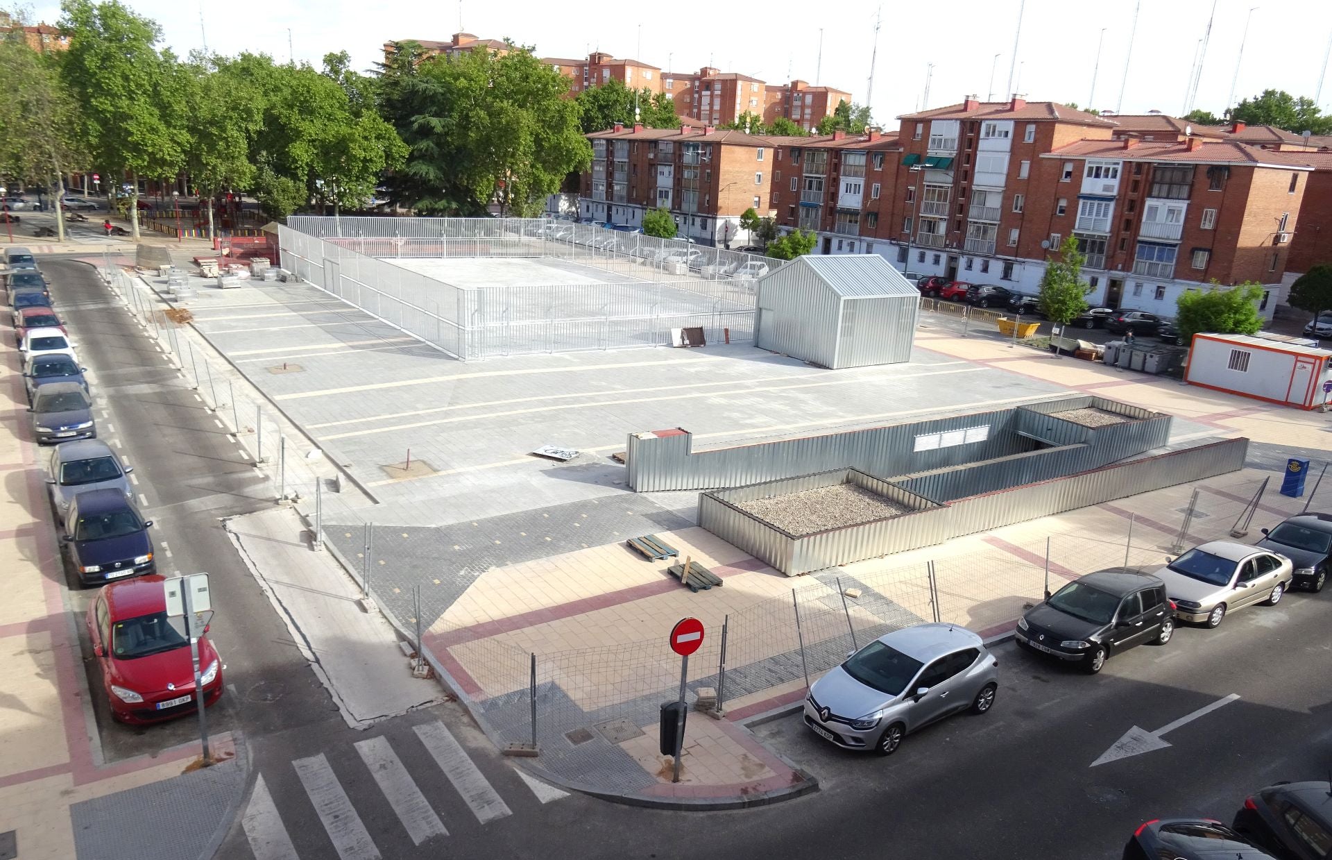 Plaza reformada en la calle del Amor de Dios