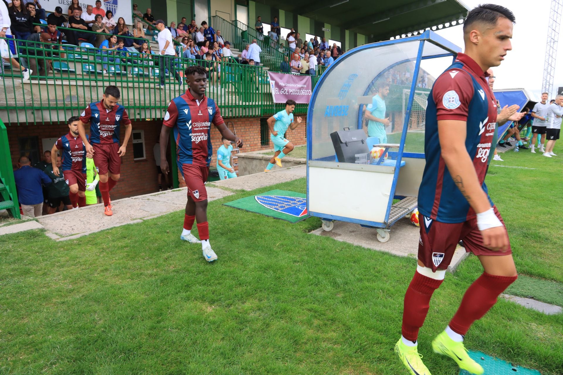 Fotos de la victoria de la Segoviana en su debut liguero