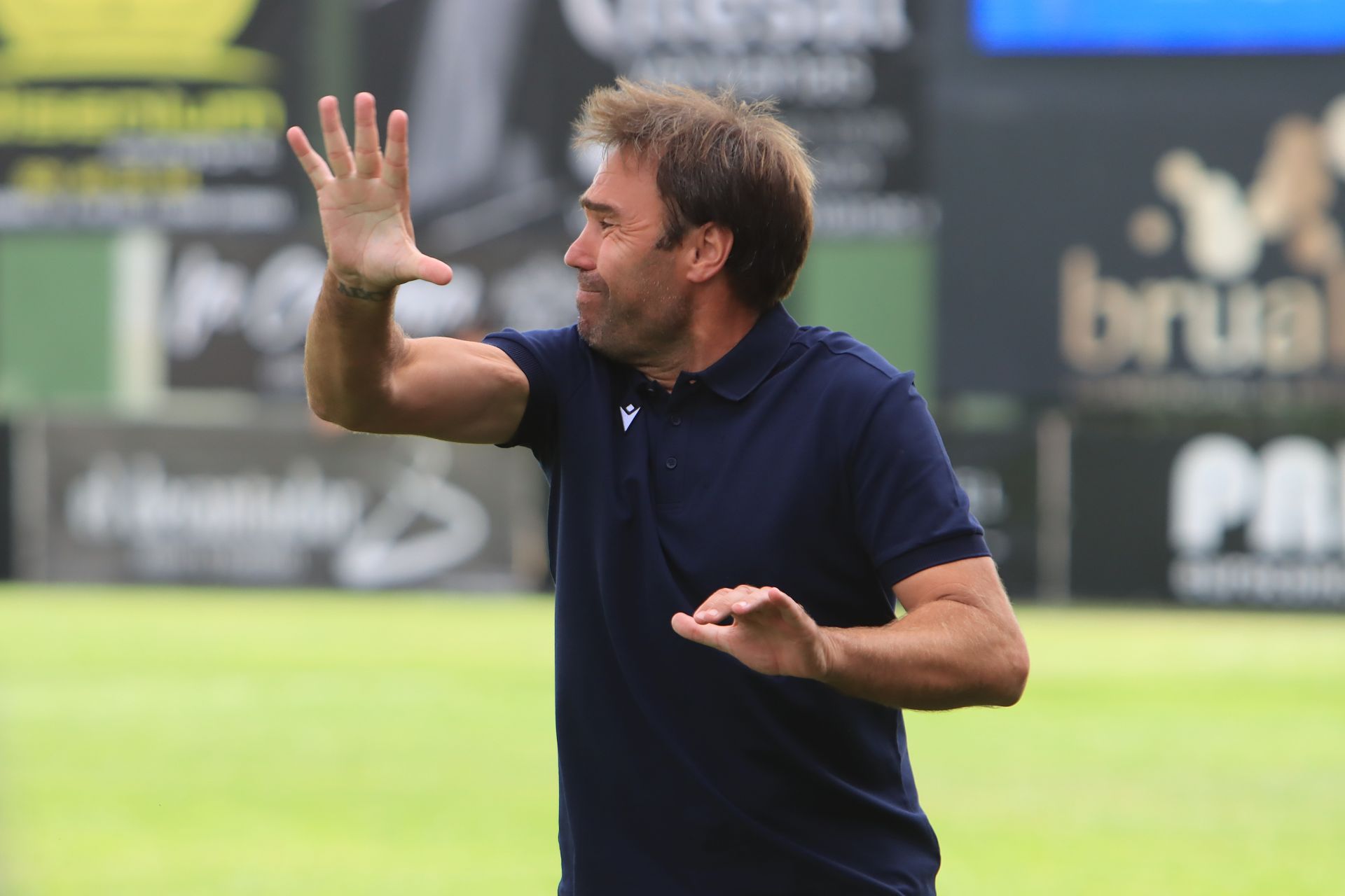 Fotos de la victoria de la Segoviana en su debut liguero