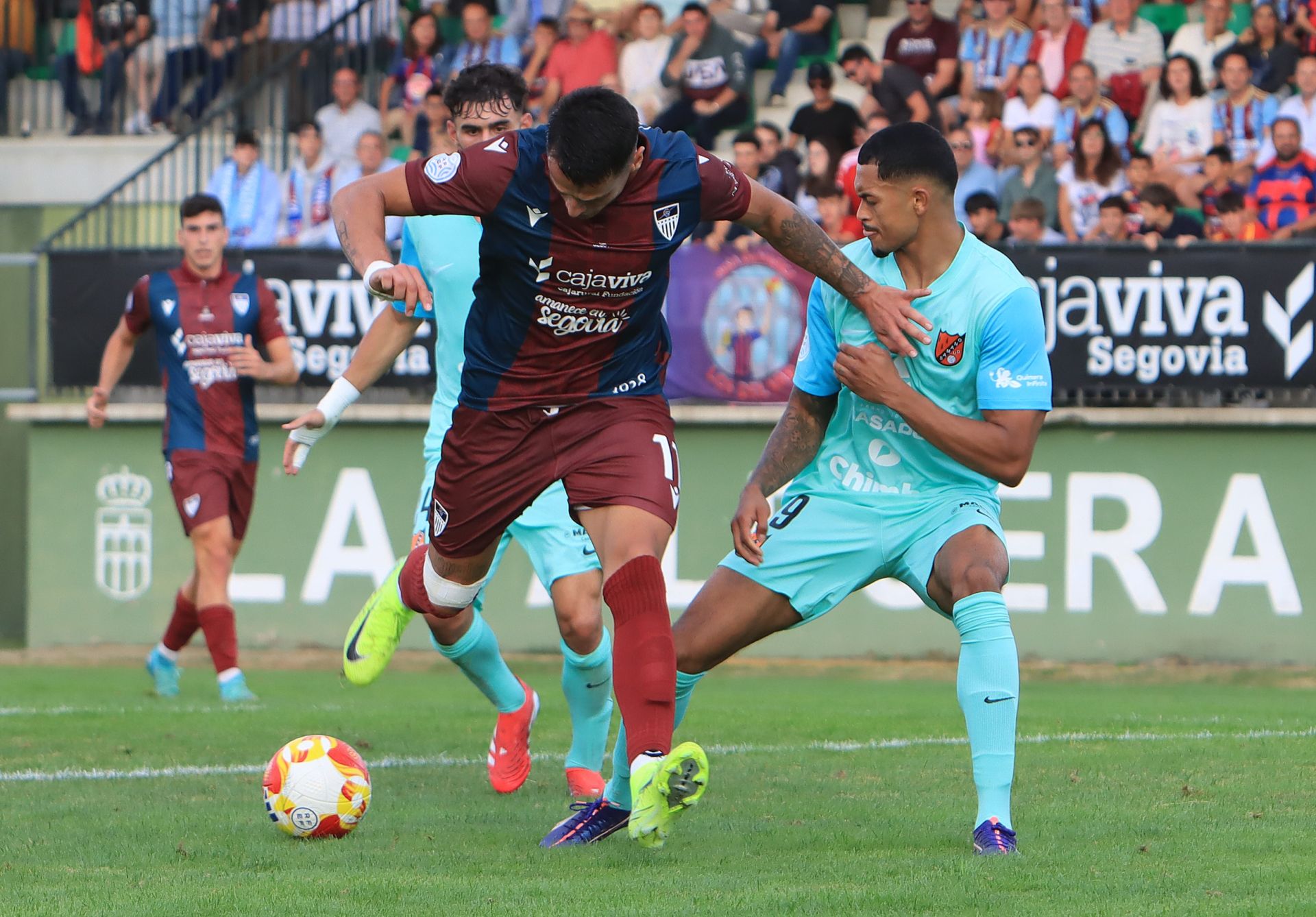 Fotos de la victoria de la Segoviana en su debut liguero