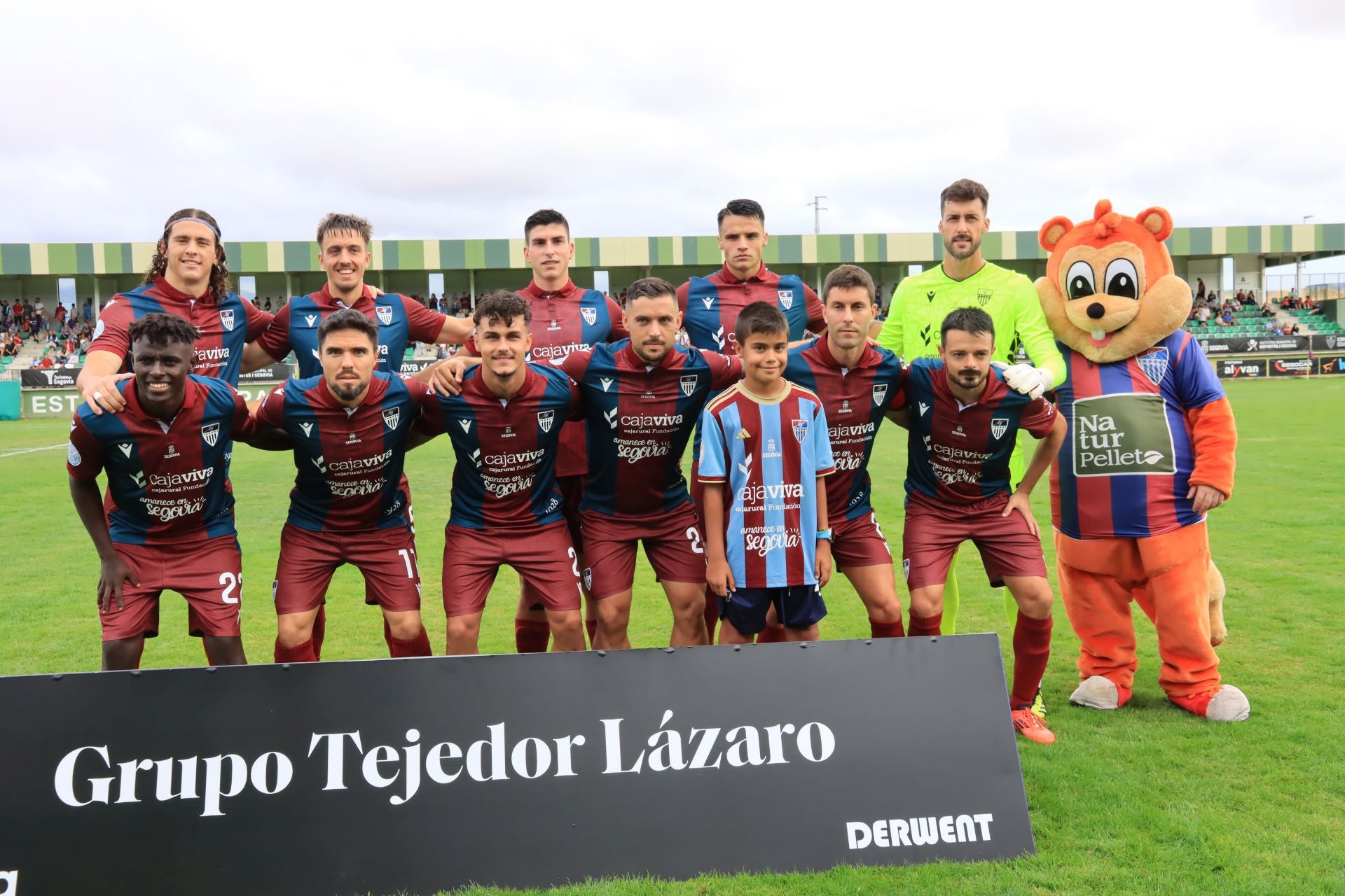 Fotos de la victoria de la Segoviana en su debut liguero