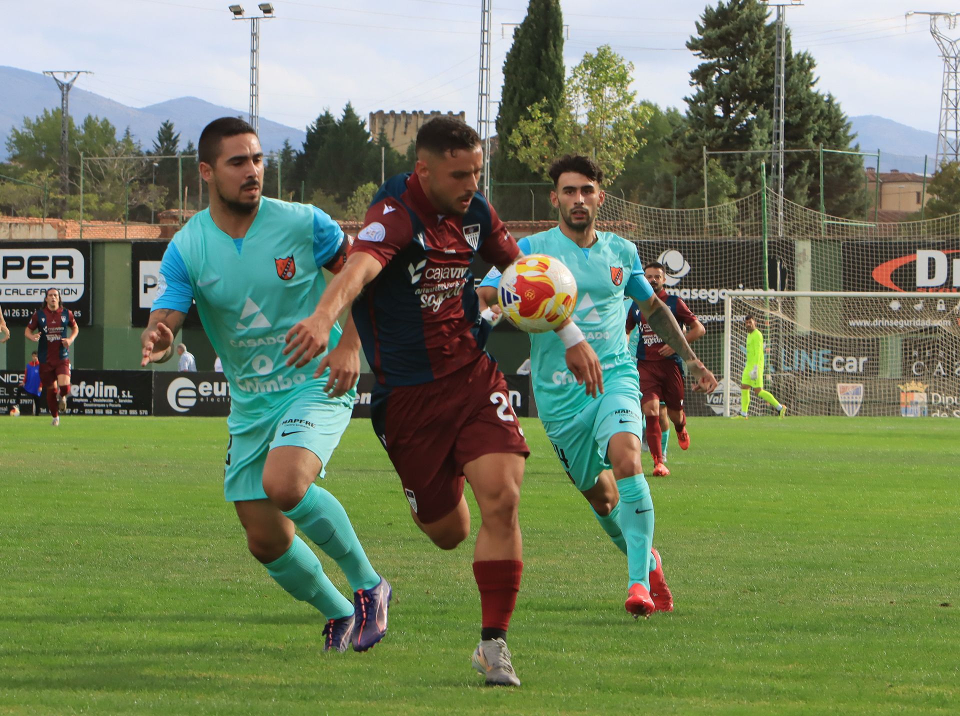 Fotos de la victoria de la Segoviana en su debut liguero