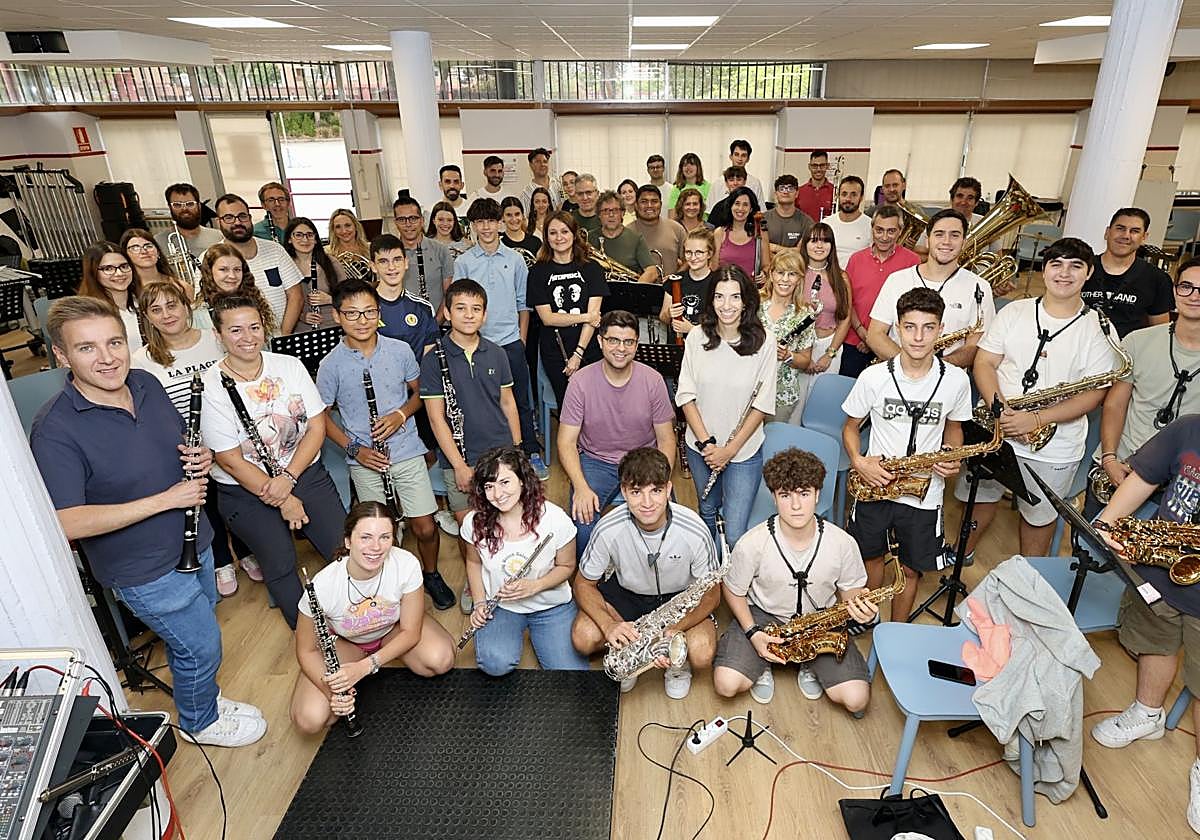 La Banda de la Escuela Municipal de Música de Valladolid, al terminar uno de los ensayos para preparar su concierto junto a Barón Rojo.