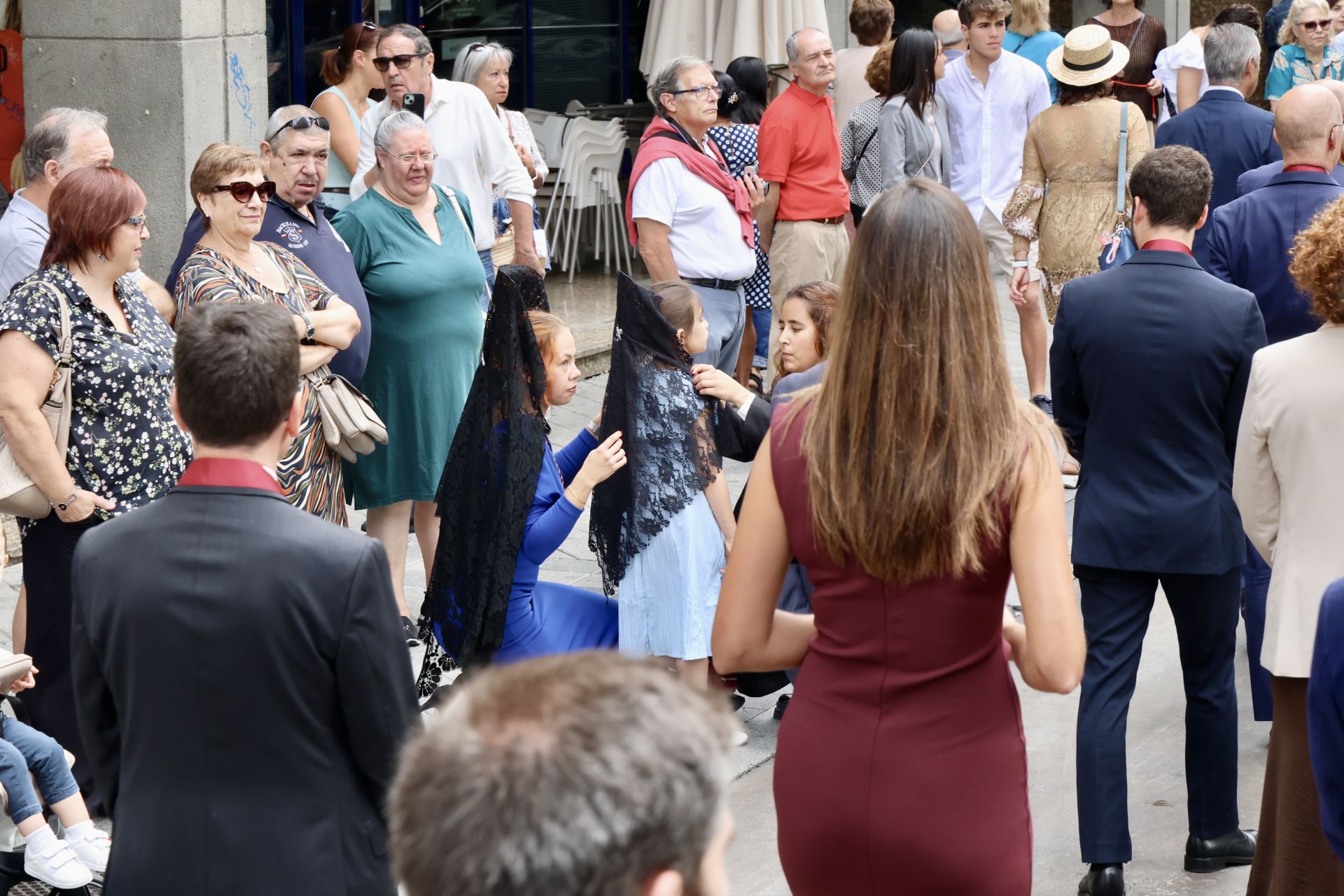 Las imágenes de la procesión, la pisada de la alfombra floral y la misa en honor a la Virgen de San Lorenzo