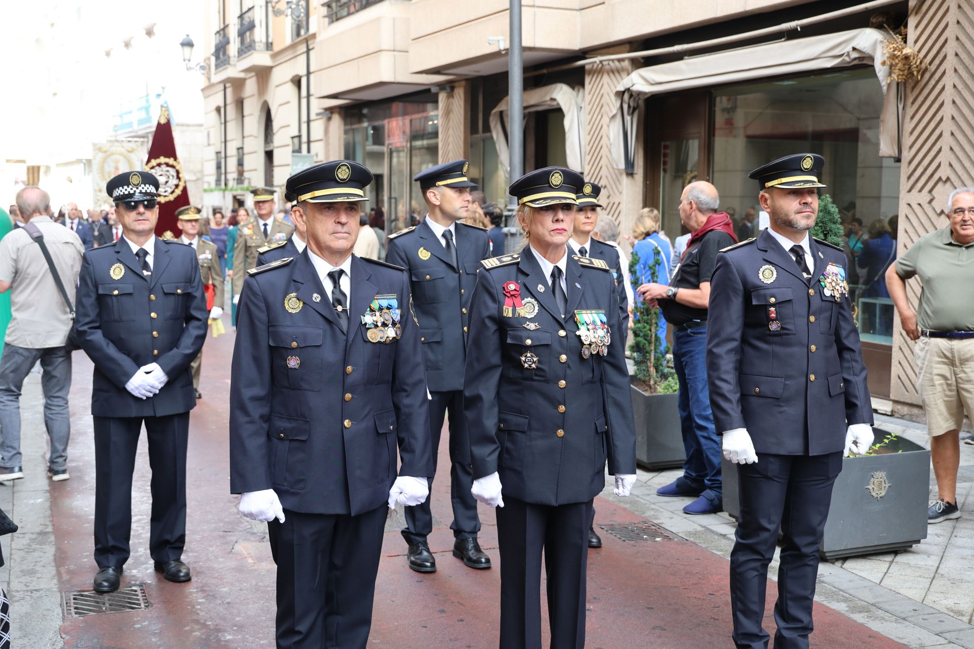 Las imágenes de la procesión, la pisada de la alfombra floral y la misa en honor a la Virgen de San Lorenzo