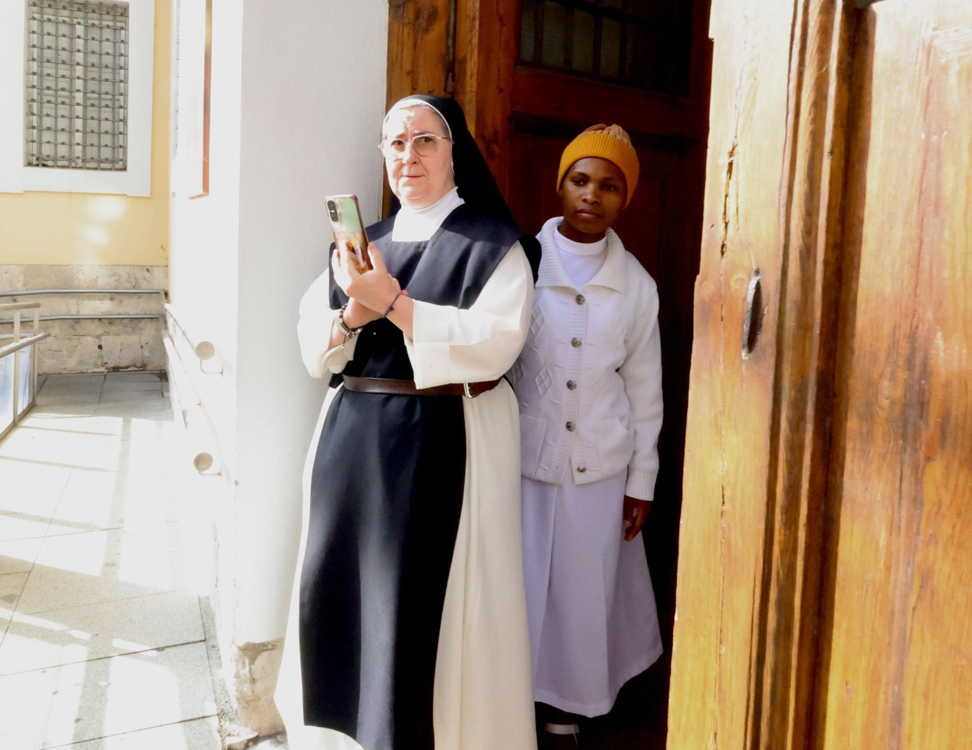 Las imágenes de la procesión, la pisada de la alfombra floral y la misa en honor a la Virgen de San Lorenzo