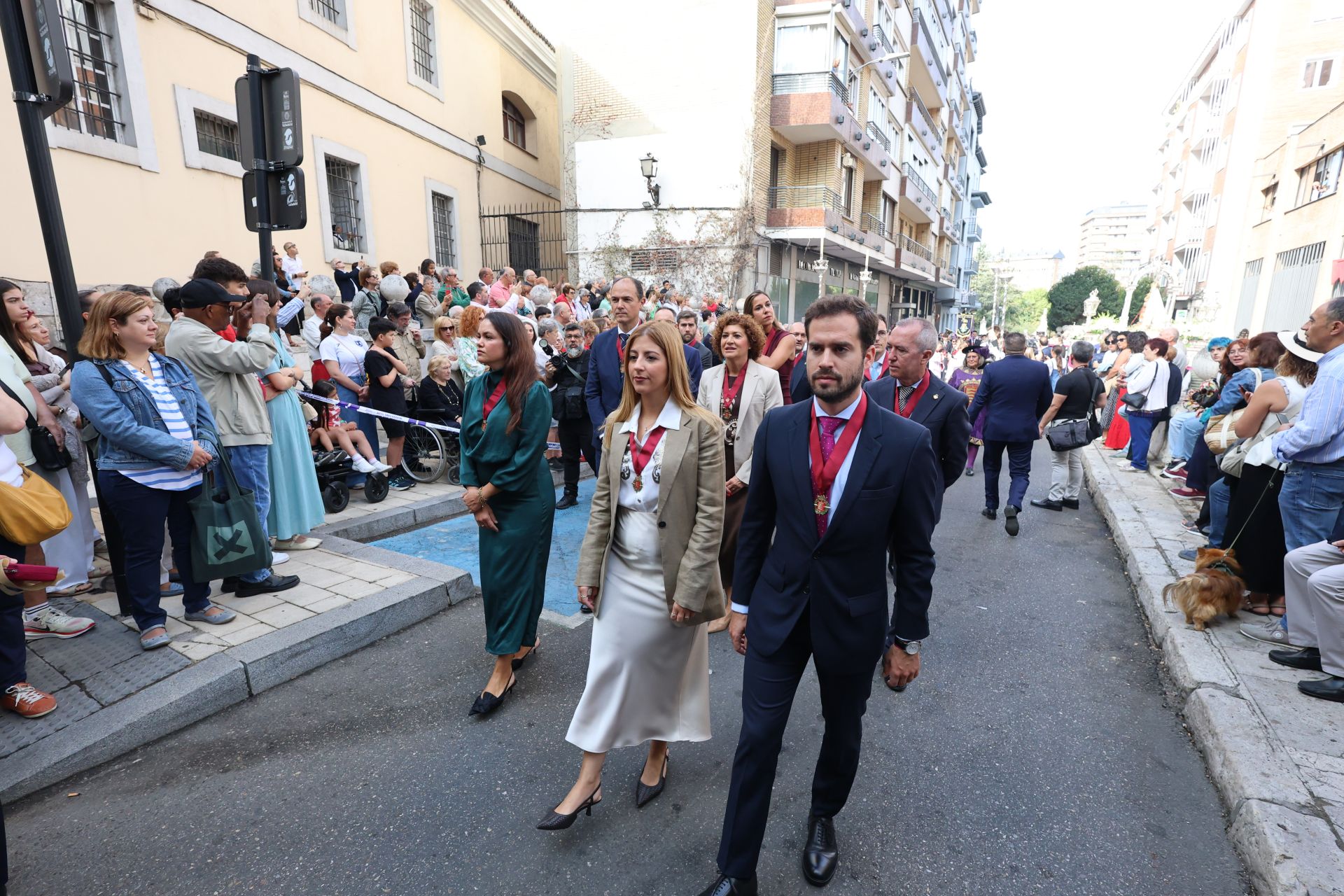 Las imágenes de la procesión, la pisada de la alfombra floral y la misa en honor a la Virgen de San Lorenzo