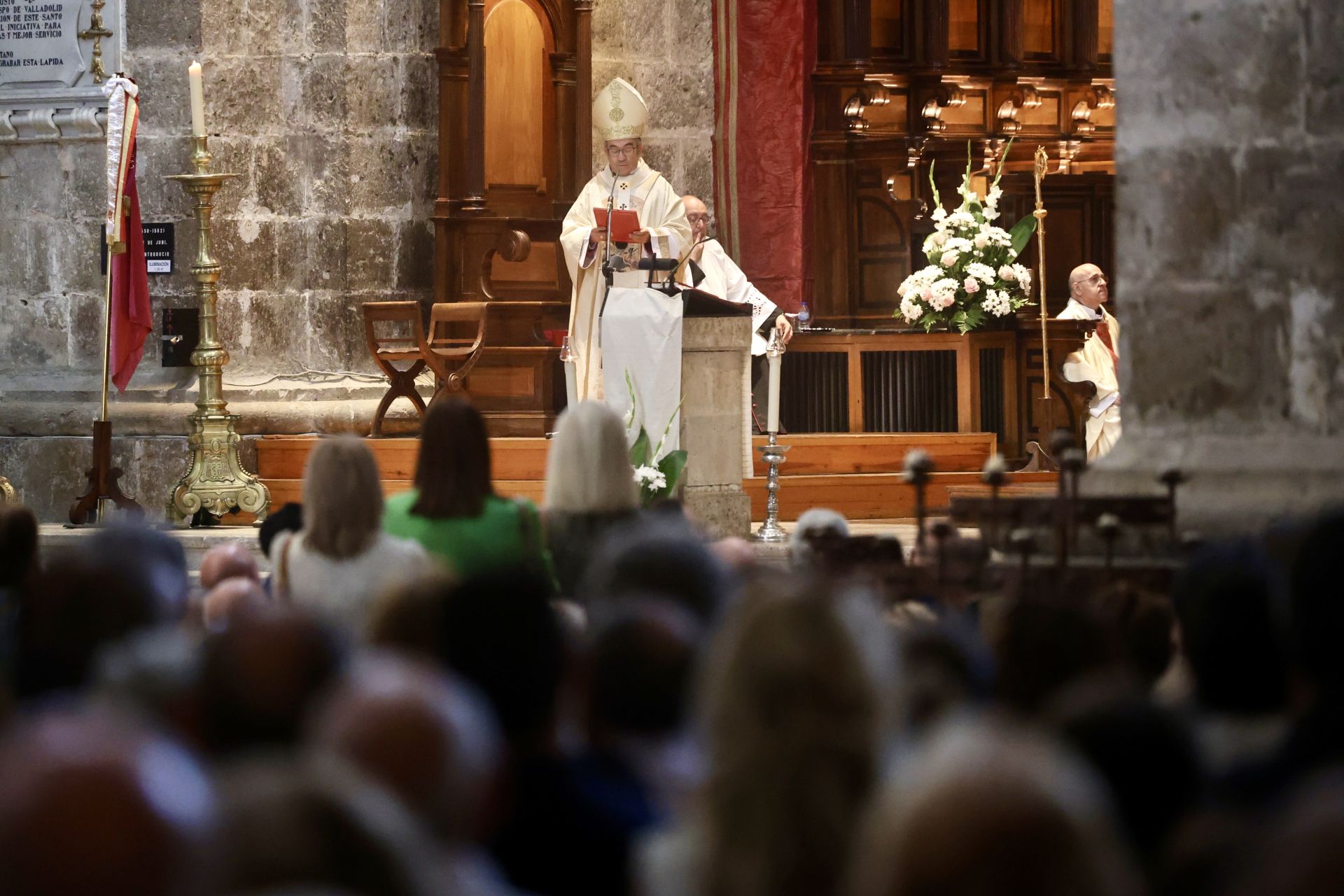 Las imágenes de la procesión, la pisada de la alfombra floral y la misa en honor a la Virgen de San Lorenzo