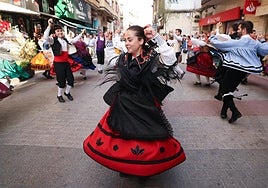 El folklore llega a las calles de Valladolid.