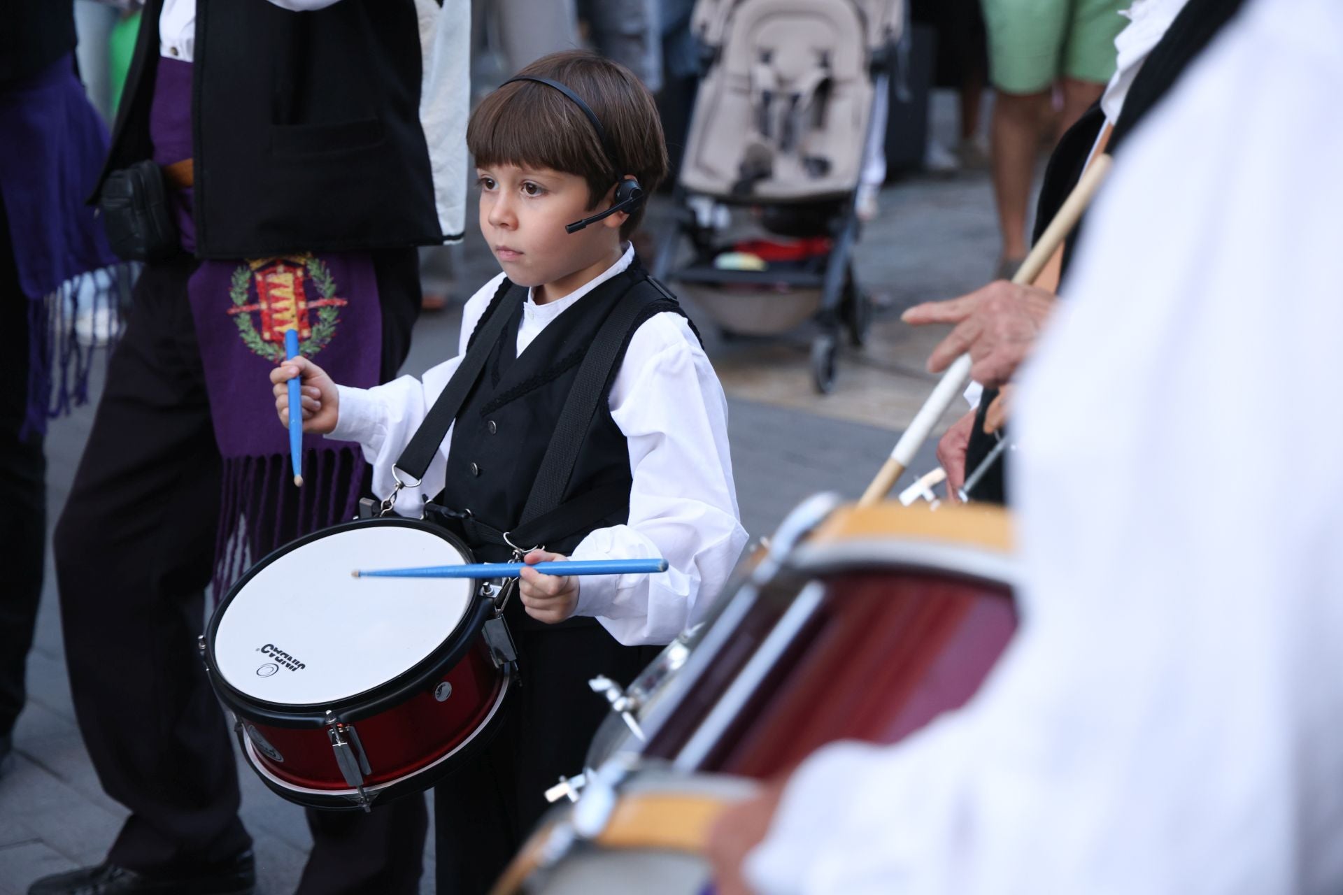 El folklore castellano hace vibrar el centro de Valladolid