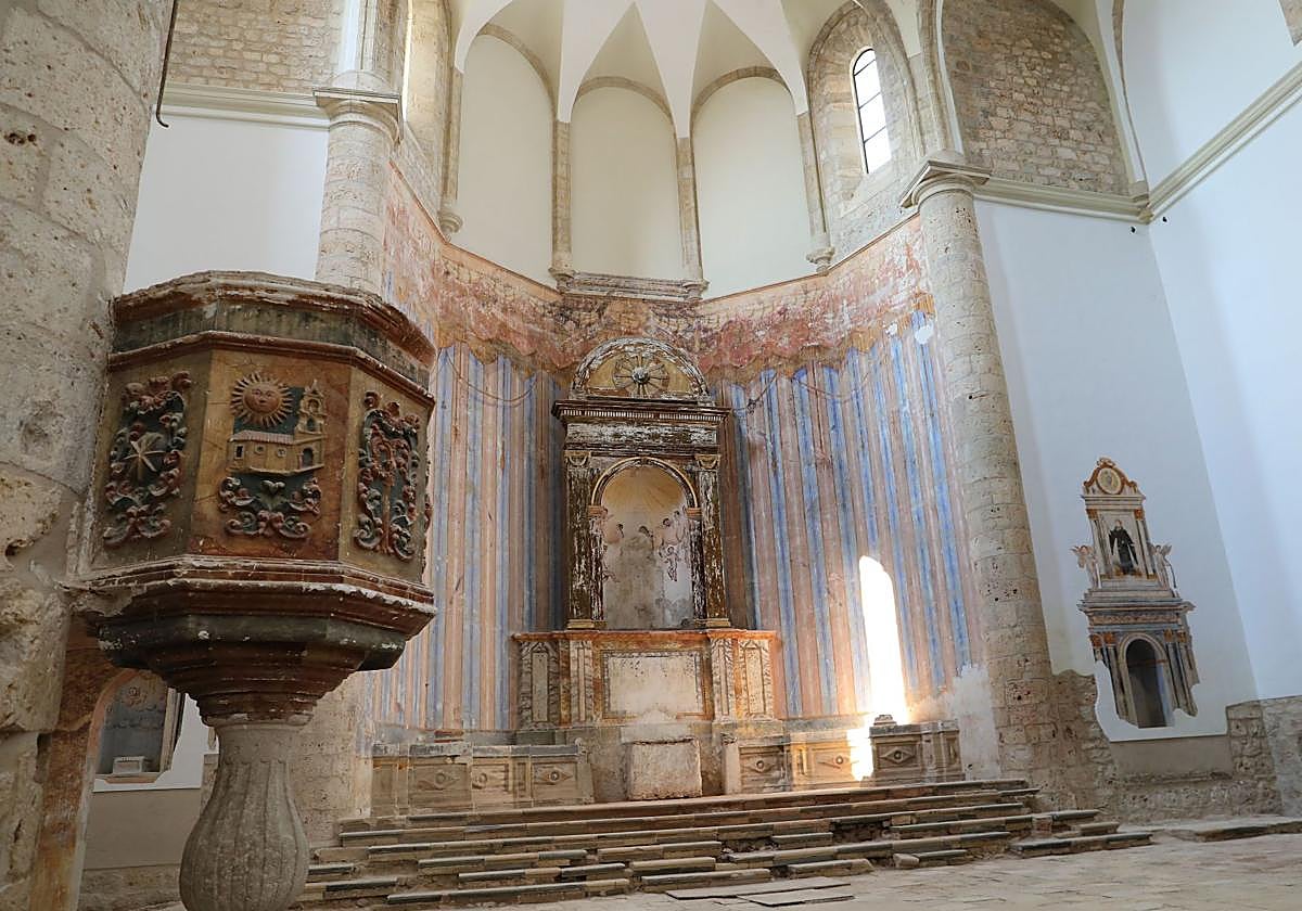 Interior de San Agustín, en restauración con ayuda de los vecinos.