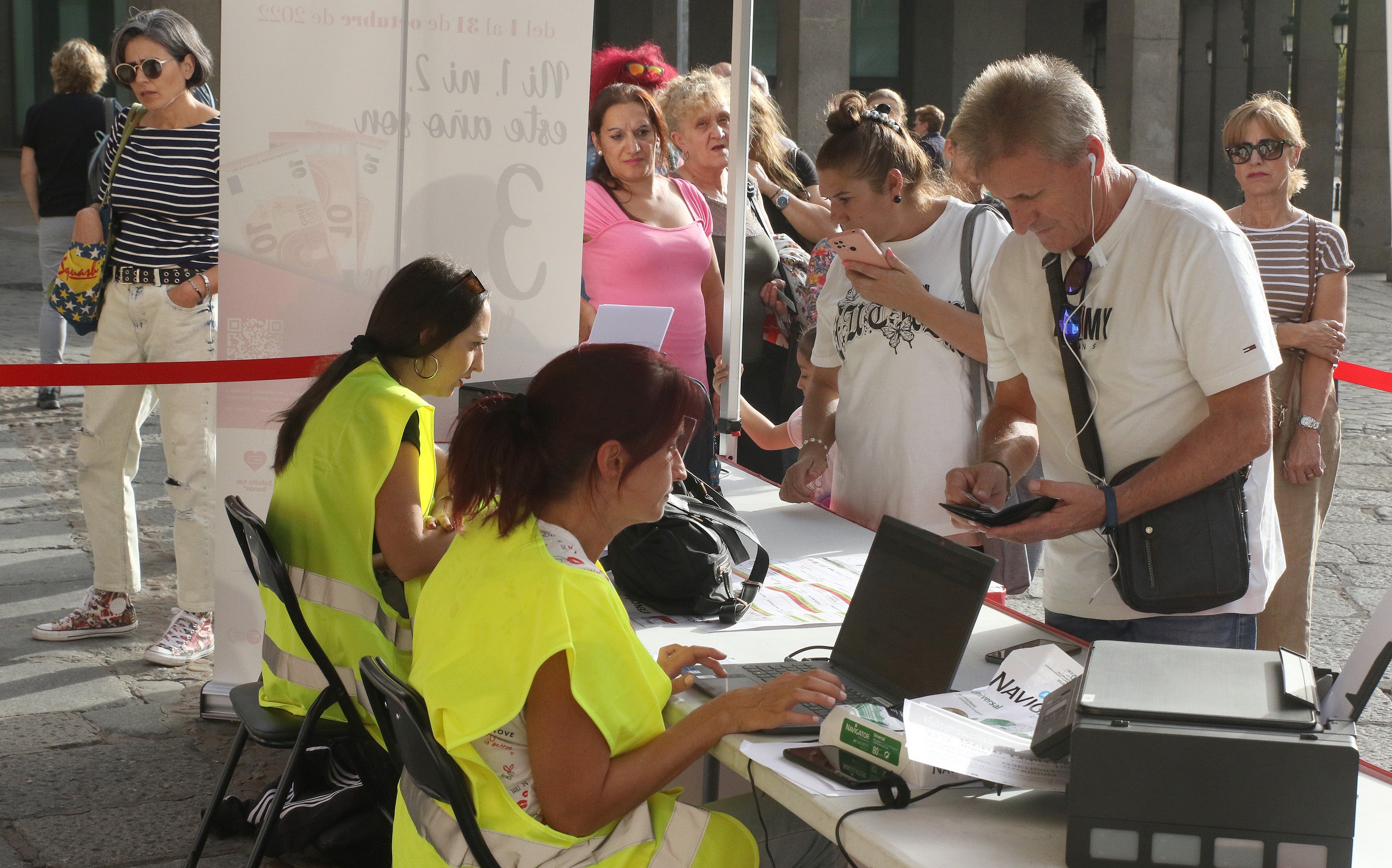 Reparto de bonos comercio en Segovia.