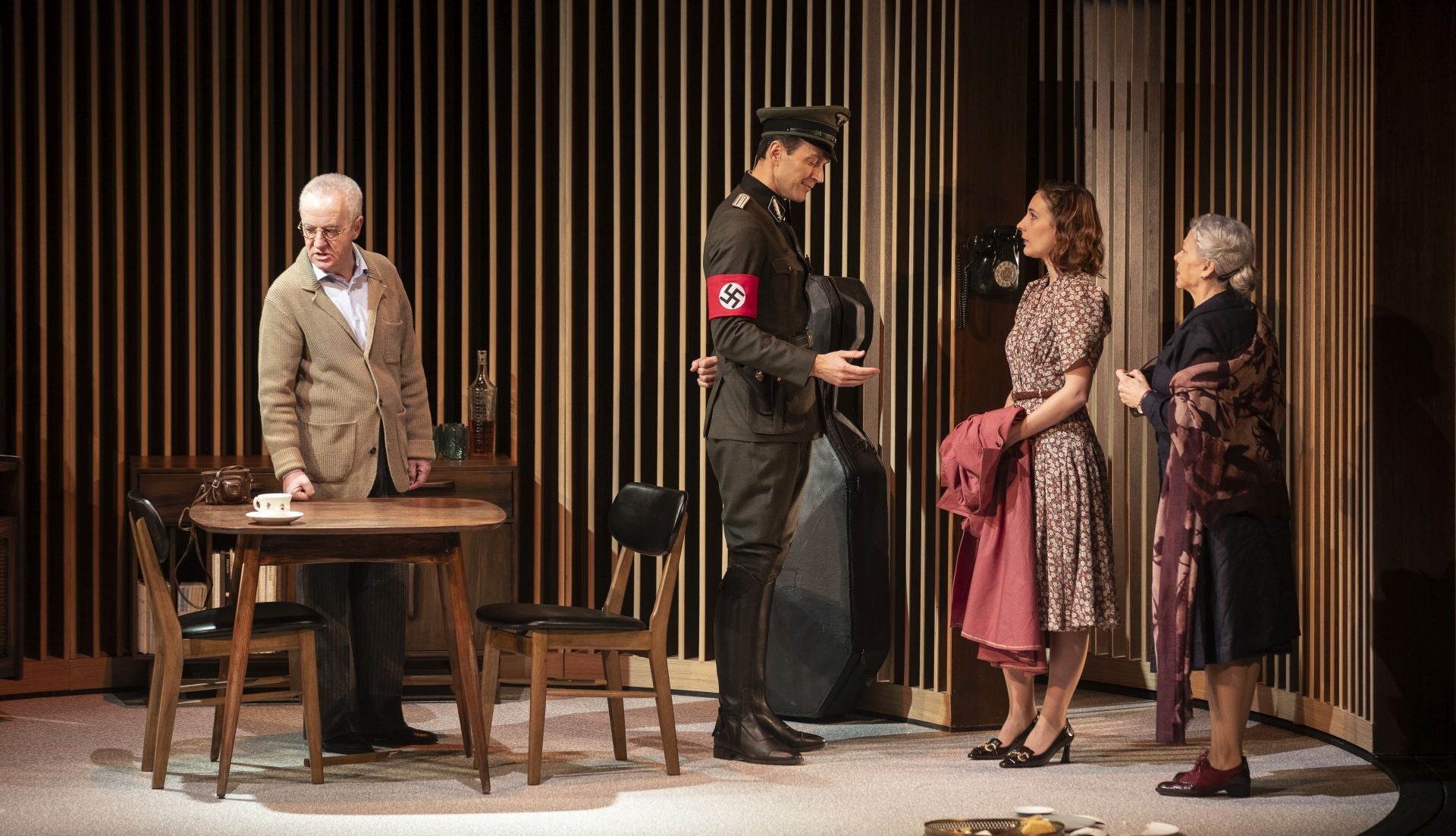 La obra 'Música para Hitler', con Carlos Hipólito y Kiti Mánver, llegará al teatro Juan Bravo.