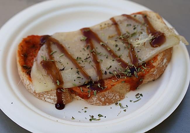 Provolone a la plancha, en La Biblioteca.