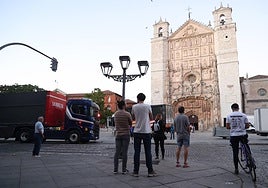 Imágenes de los preparativos de la 18ª etapa de La Vuelta en la Plaza de San Pablo en Valladolid