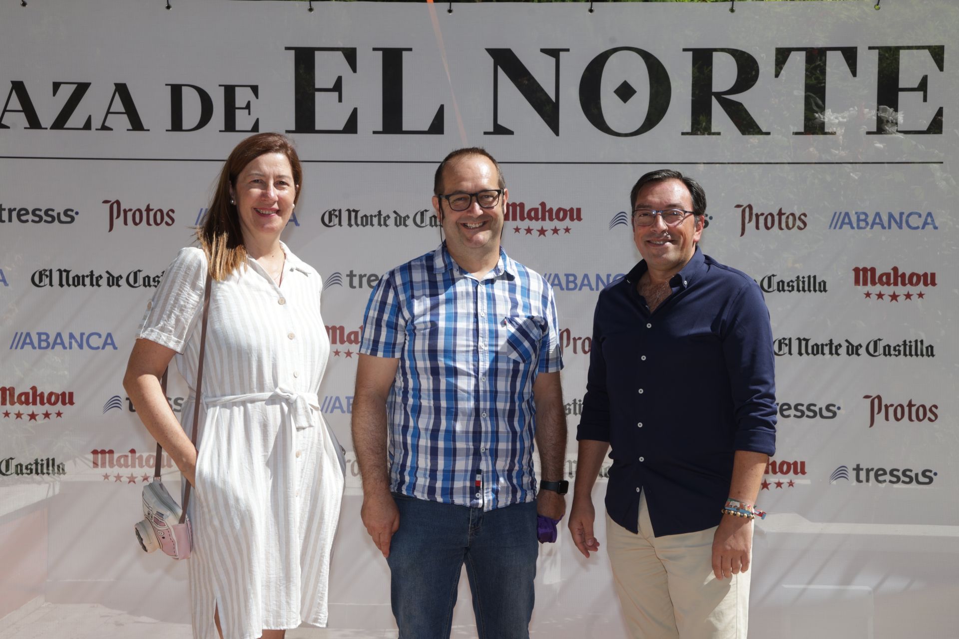 Nuria Mongil e Israel Bustamante, de Flashion Fotografía, y Prudencio Herrero de AENOR.