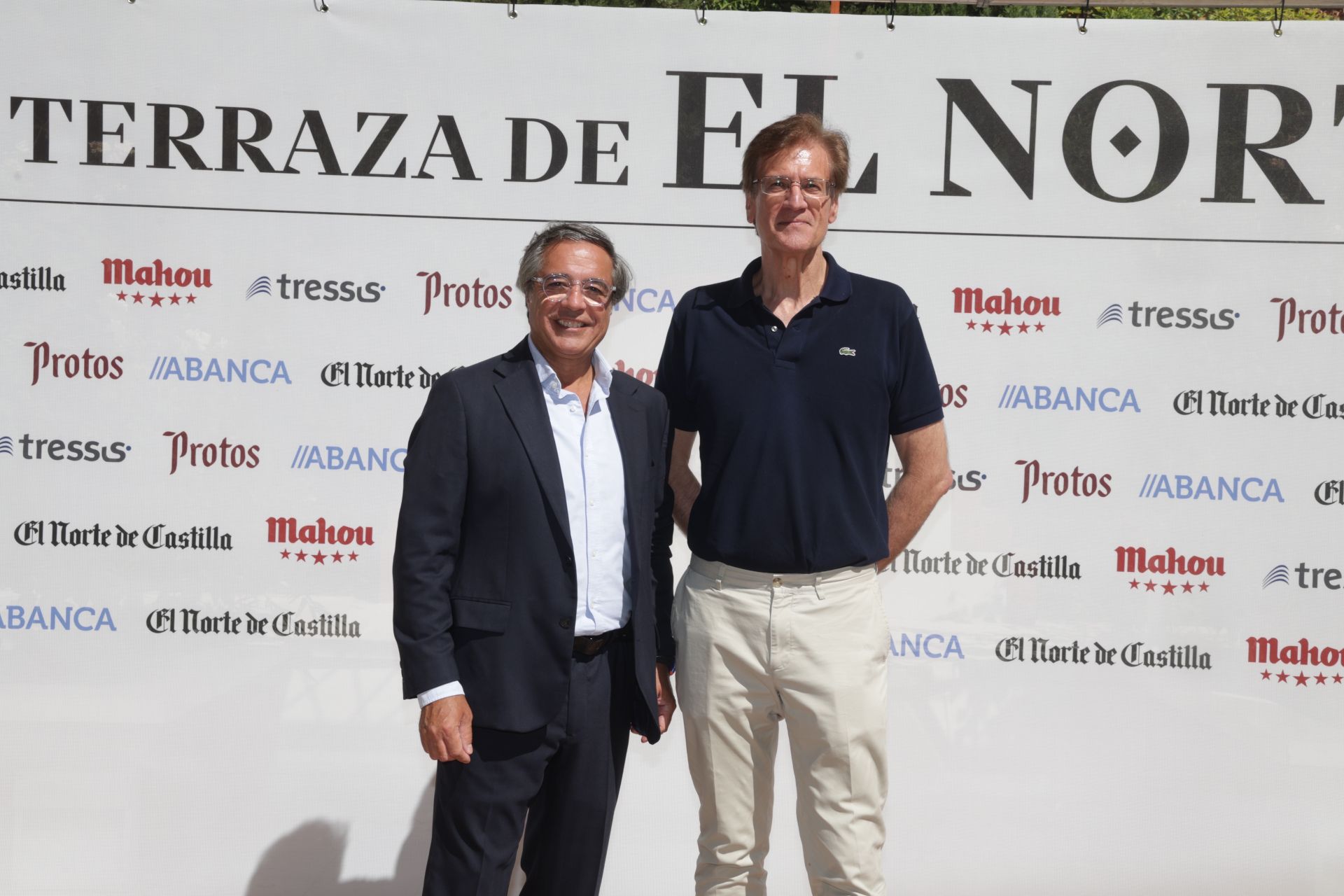 Manuel Salgado, de El Norte, con José Ignacio de Uribe, gerente de la Fundación Municipal de Cultura.