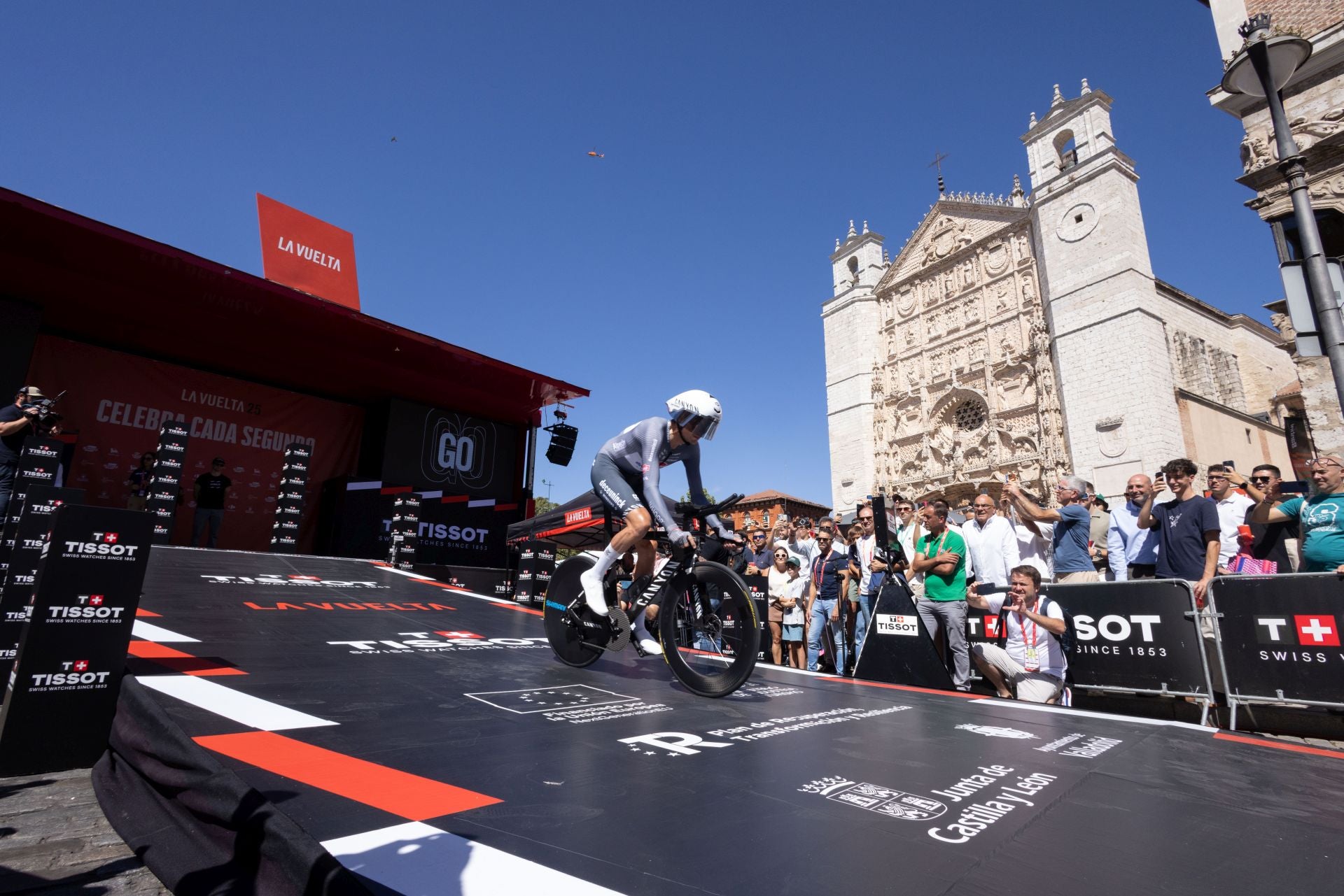 Las imágenes de la celebración de la contrarreloj de La Vuelta a su paso por Valladolid