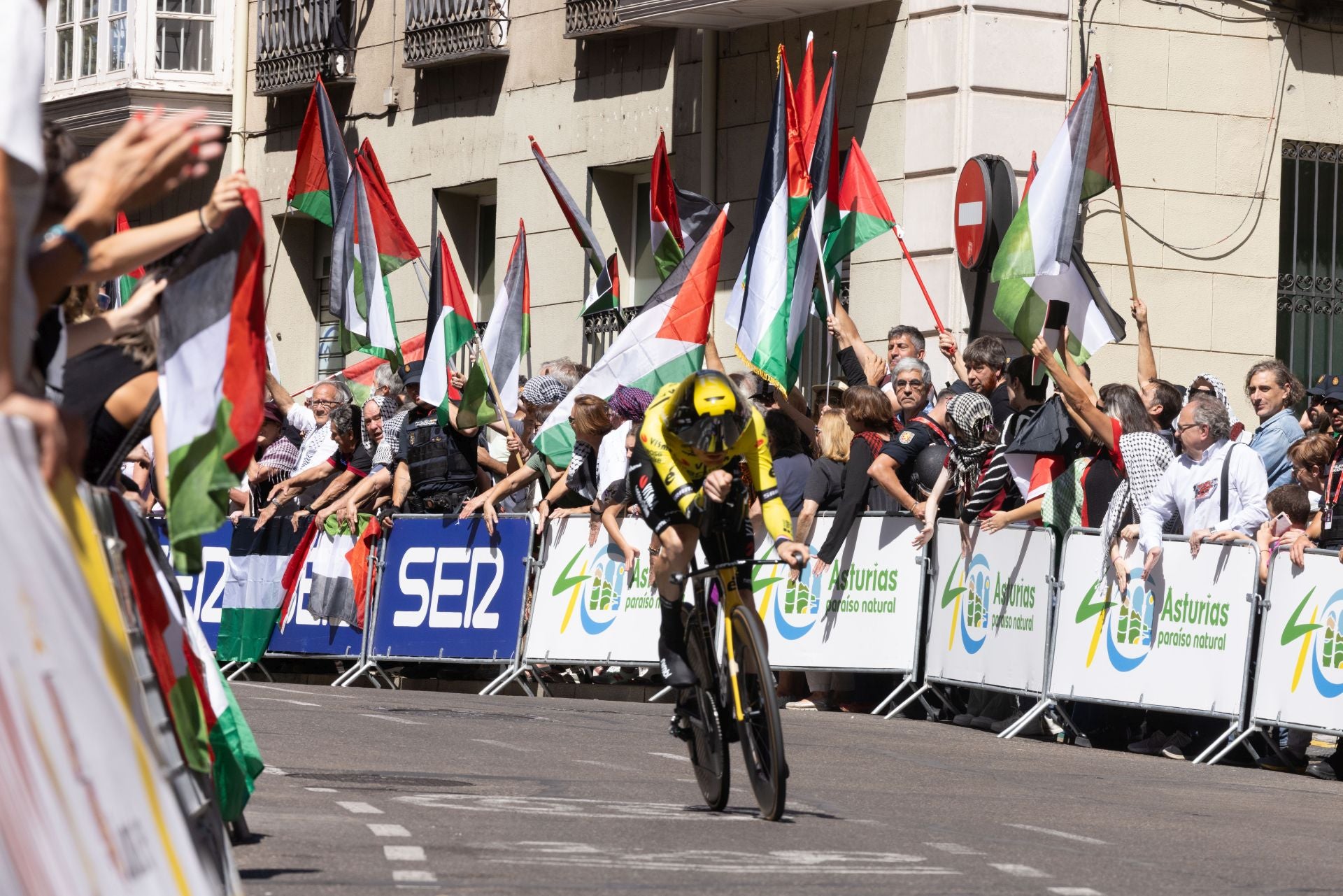 Las imágenes de la celebración de la contrarreloj de La Vuelta a su paso por Valladolid