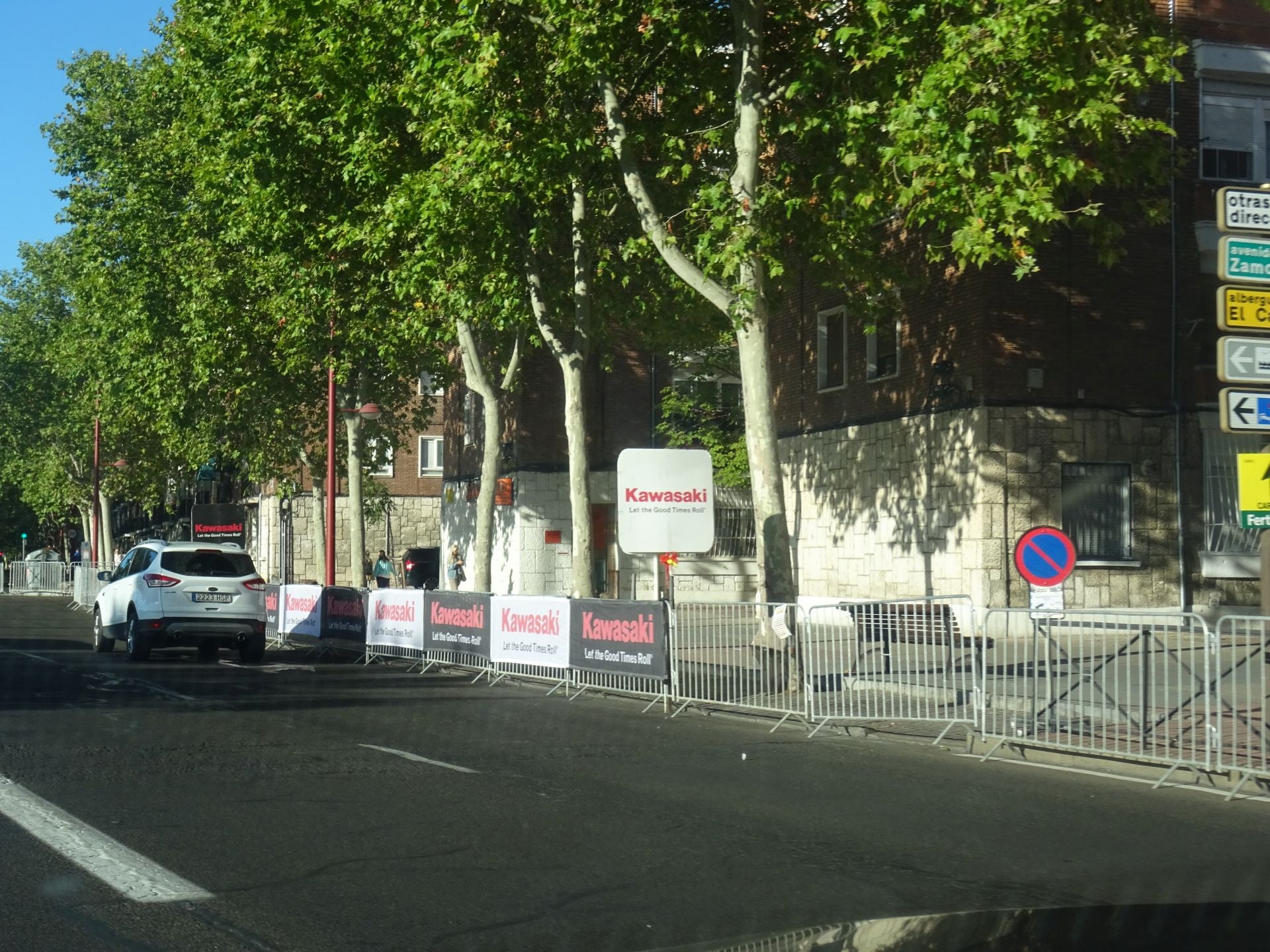 Vallas publicitarias, en el Paseo de Zorrilla.